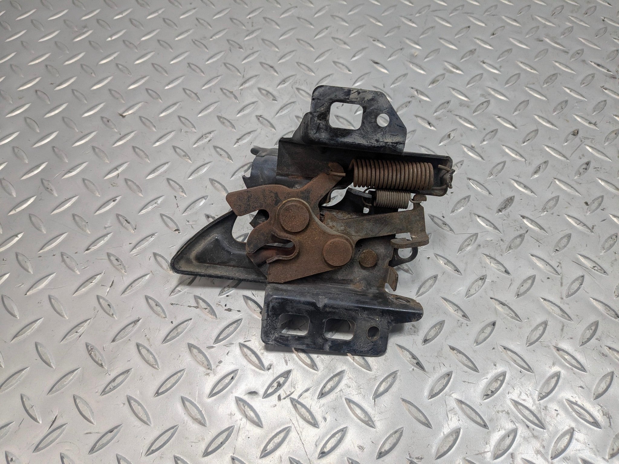2005 - 2007 CADILLAC CTS OEM HOOD LATCH LOCK RELEASE ACTUATOR ASSEMBLY FRONT