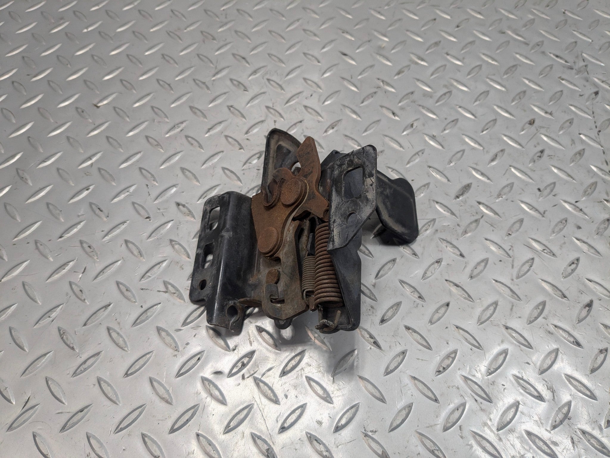 2005 - 2007 CADILLAC CTS OEM HOOD LATCH LOCK RELEASE ACTUATOR ASSEMBLY FRONT
