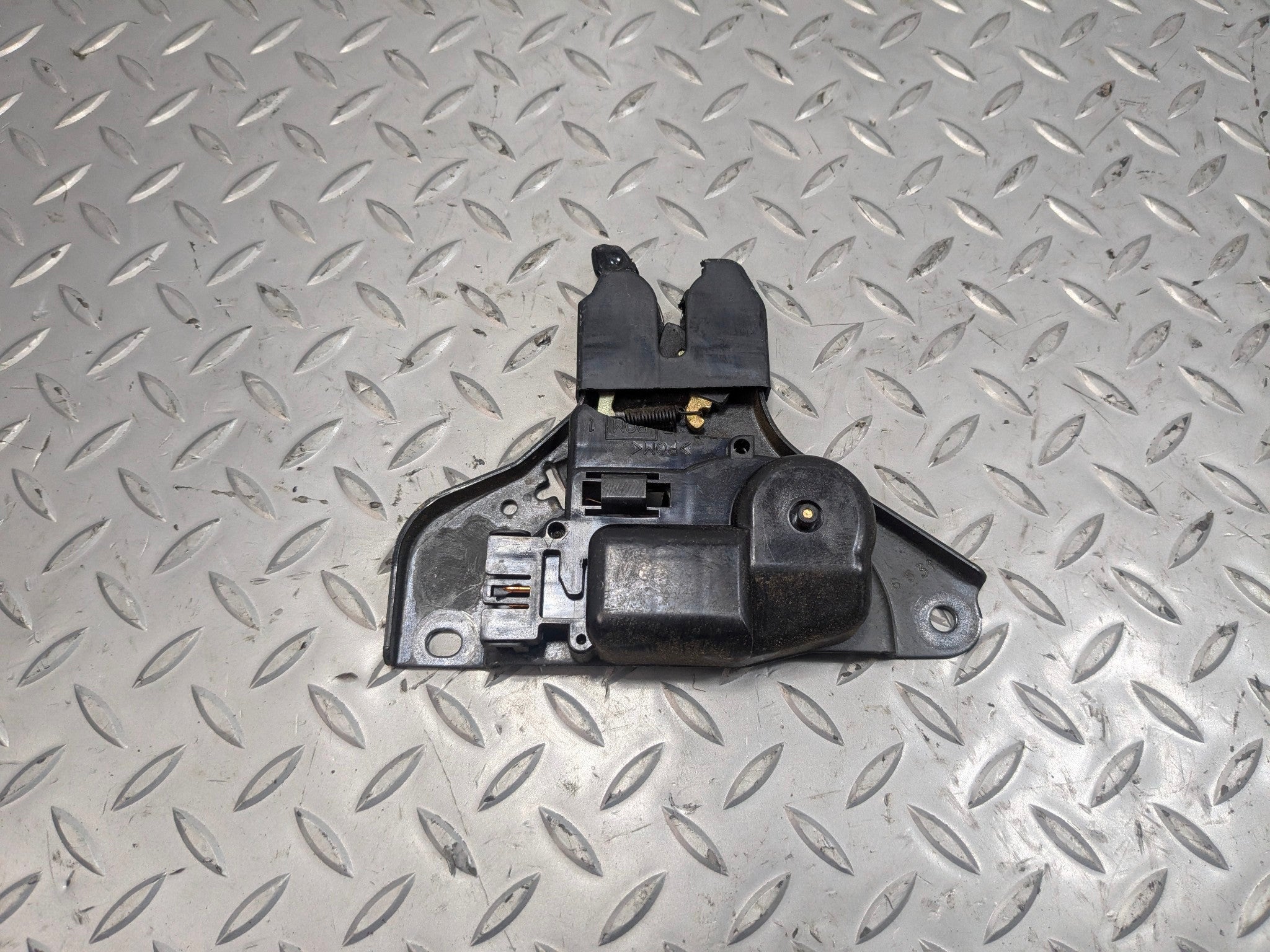 2005 - 2007 CADILLAC CTS OEM TRUNK LID LATCH LOCK RELEASE REAR ACTUATOR ASSEMBLY