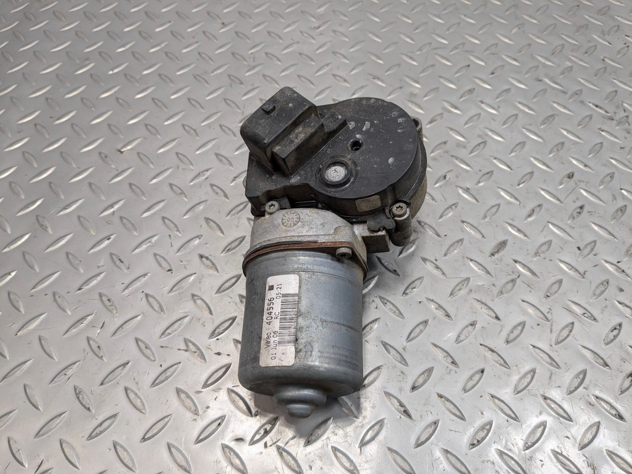 2005 - 2007 CADILLAC CTS OEM FRONT WIPER MOTOR WINDSHIELD WASHER