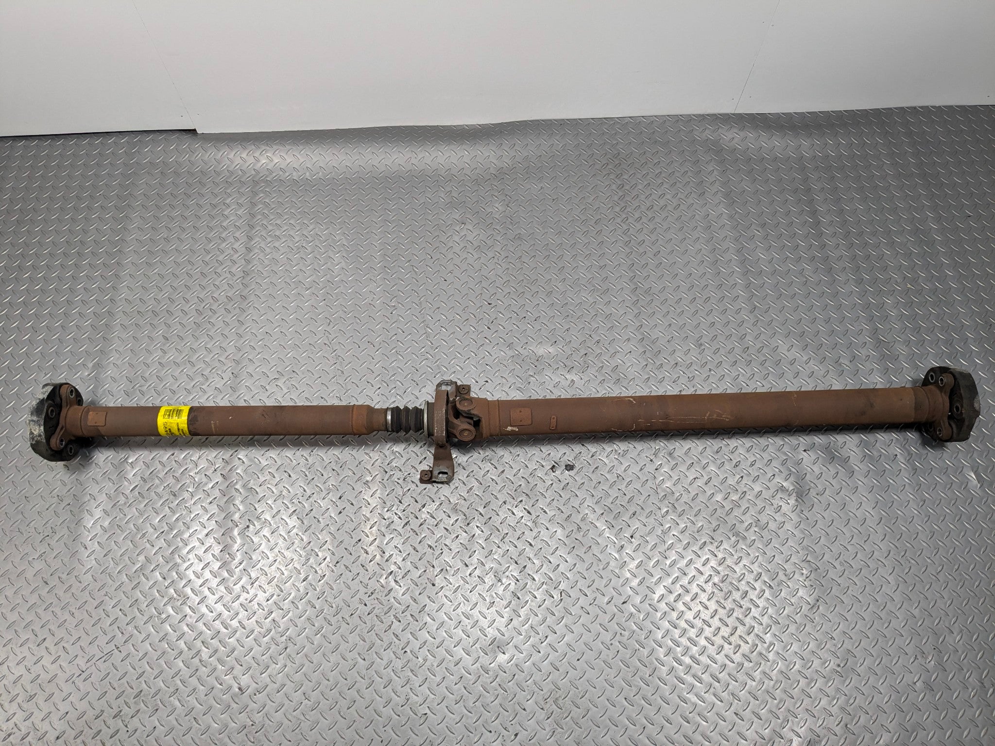 2005 - 2007 CADILLAC CTS OEM REAR DRIVE SHAFT CARDAN PROPELLER ASSEMBLY