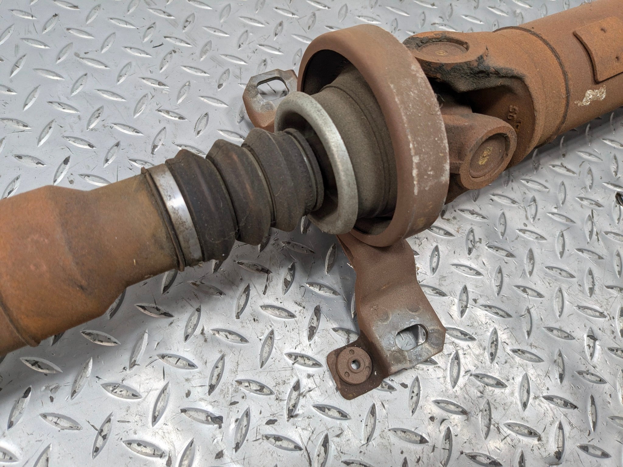 2005 - 2007 CADILLAC CTS OEM REAR DRIVE SHAFT CARDAN PROPELLER ASSEMBLY