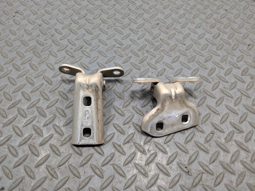 05 - 07 CADILLAC CTS OEM UPPER AND LOWER DOOR HINGE SET REAR LEFT DRIVER SIDE
