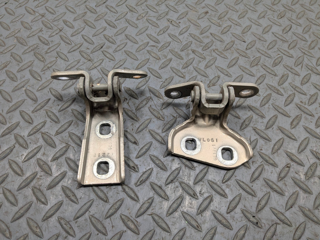 05 - 07 CADILLAC CTS OEM UPPER AND LOWER DOOR HINGE SET REAR LEFT DRIVER SIDE
