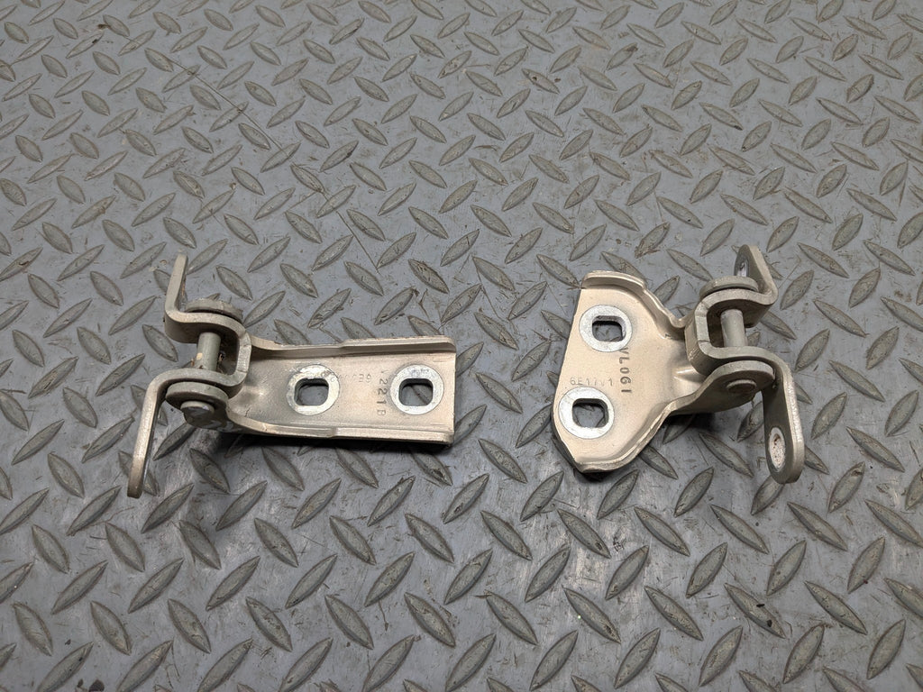 05 - 07 CADILLAC CTS OEM UPPER AND LOWER DOOR HINGE SET REAR LEFT DRIVER SIDE