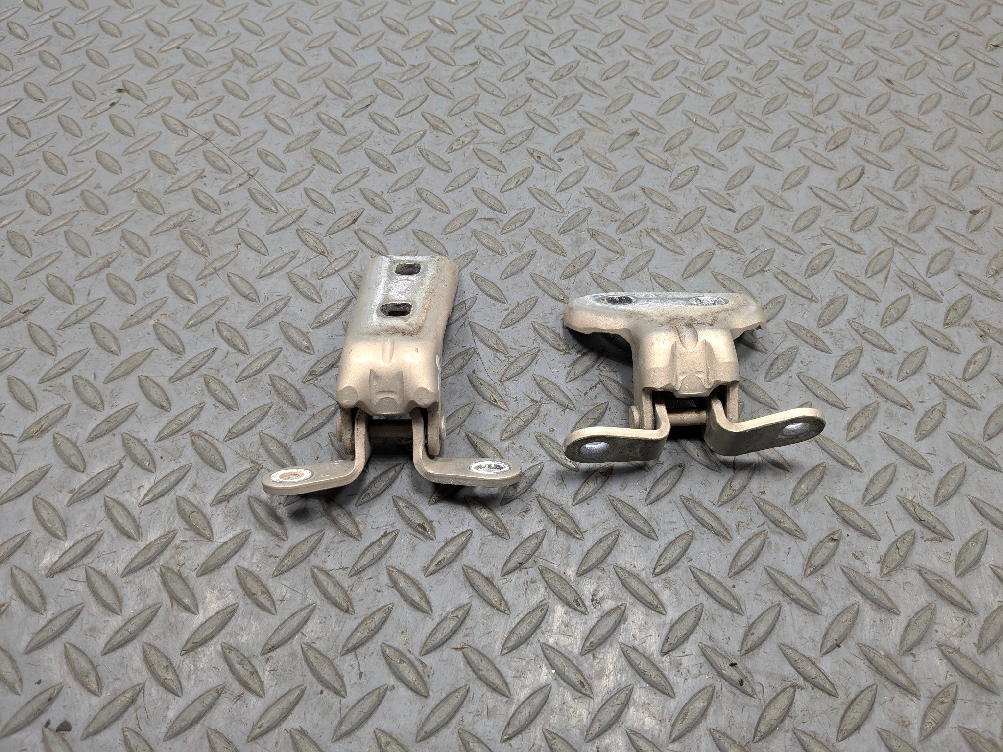 2005 - 2007 CADILLAC CTS OEM UPPER AND LOWER DOOR HINGE SET REAR RIGHT SIDE