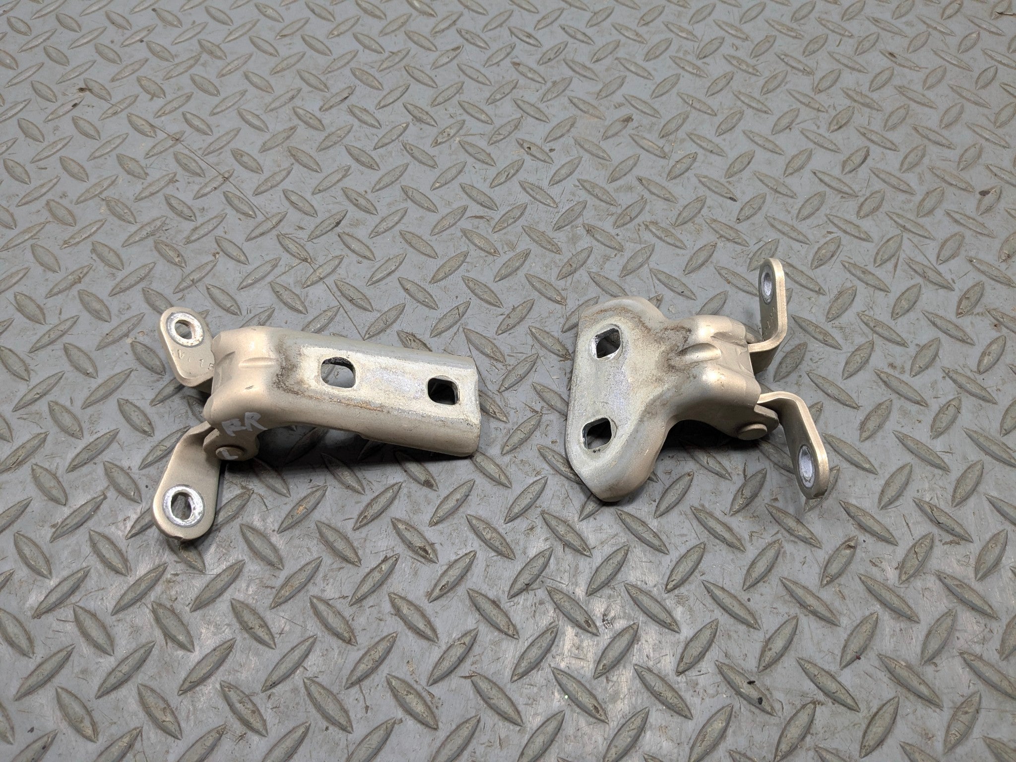 2005 - 2007 CADILLAC CTS OEM UPPER AND LOWER DOOR HINGE SET REAR RIGHT SIDE