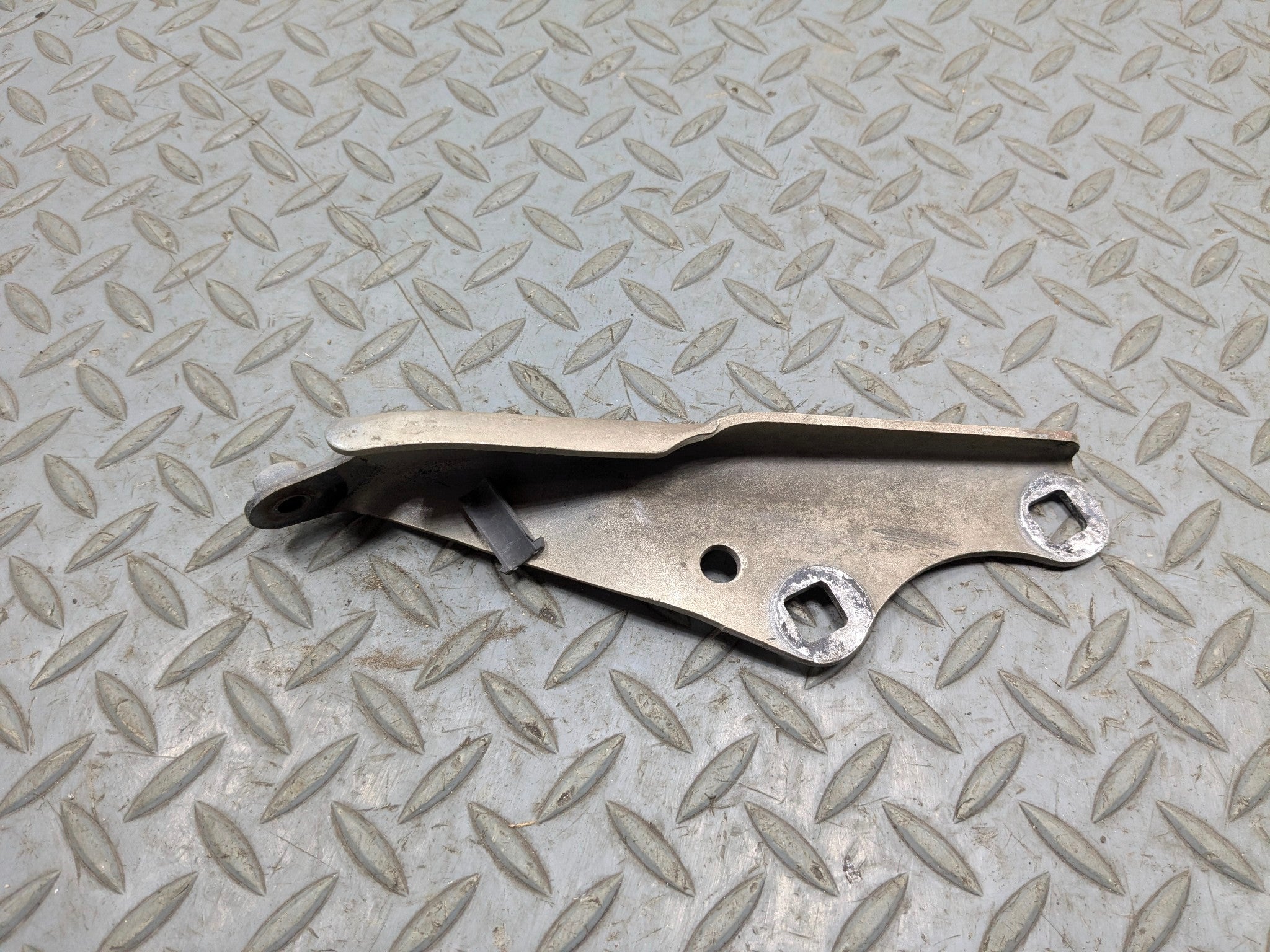 2005 - 2007 CADILLAC CTS OEM HOOD HINGE FRONT RIGHT PASSENGER SIDE