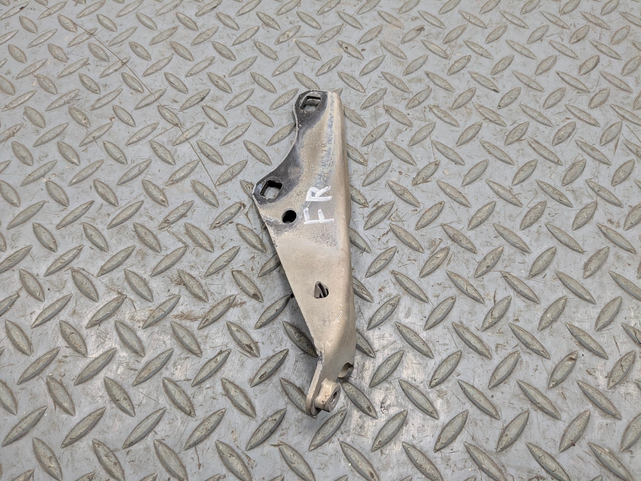 2005 - 2007 CADILLAC CTS OEM HOOD HINGE FRONT RIGHT PASSENGER SIDE