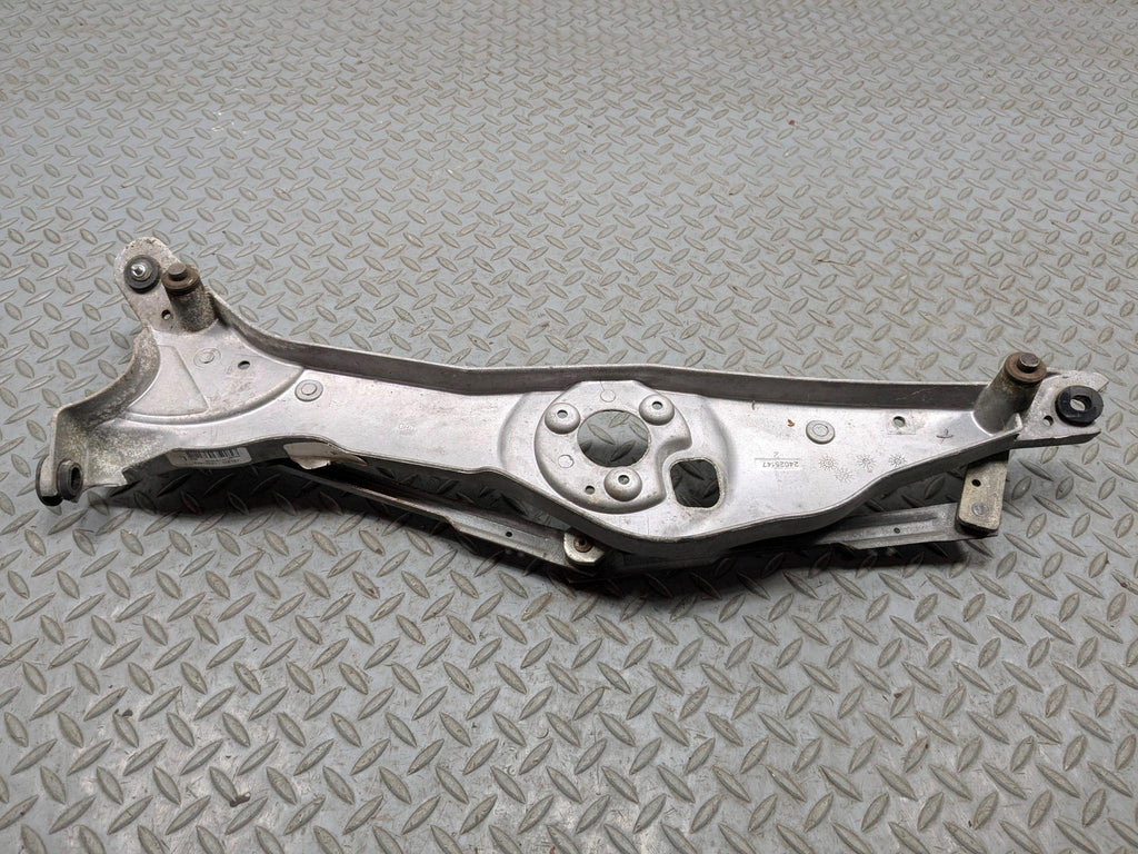 2005 - 2007 CADILLAC CTS OEM WINDSHIELD WIPER TRANSMISSION LINKAGE FRONT SIDE