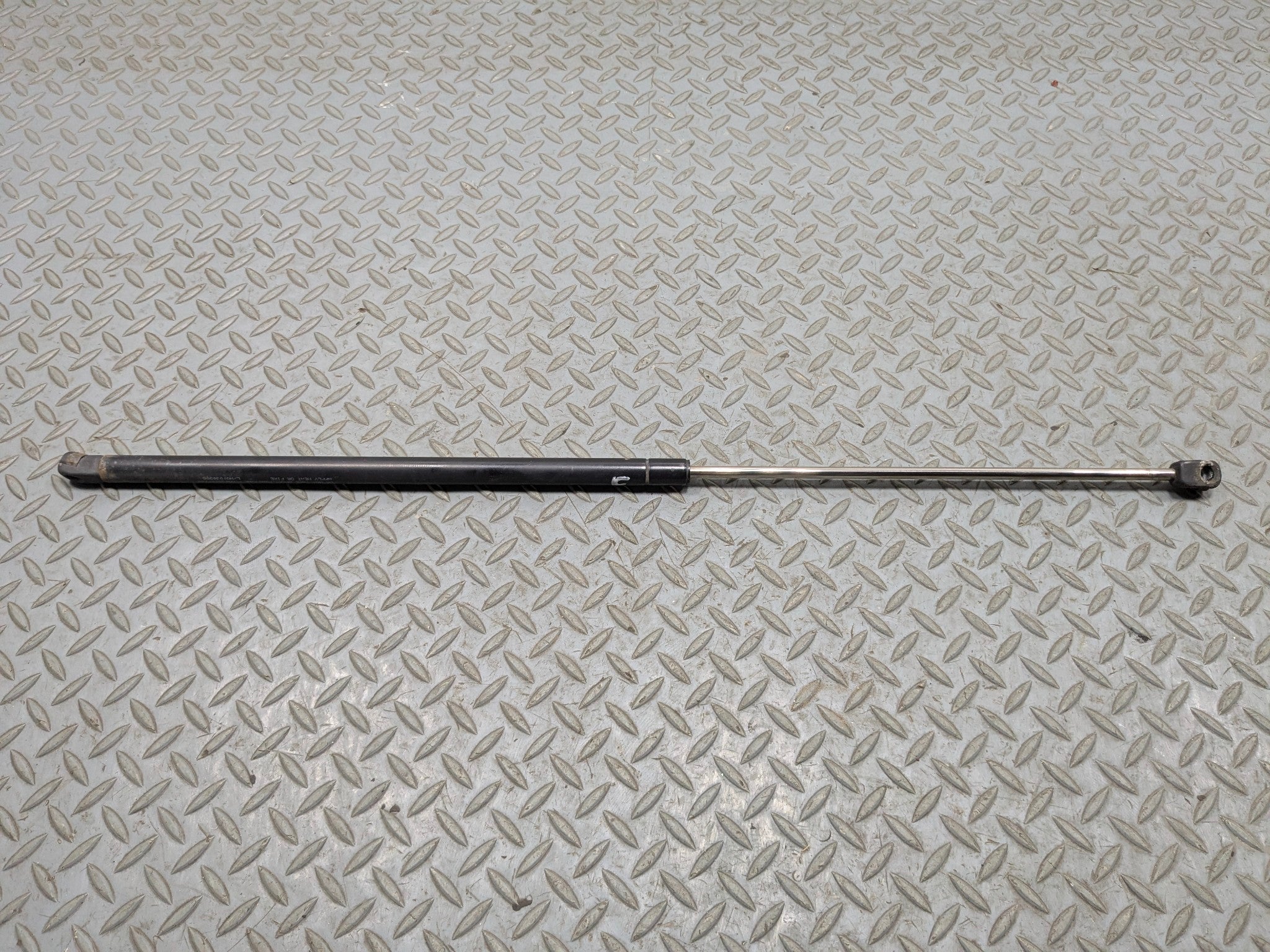 2005 - 2007 CADILLAC CTS OEM FRONT HOOD LIFT STRUT SUPPORT ASSEMBLY BLACK