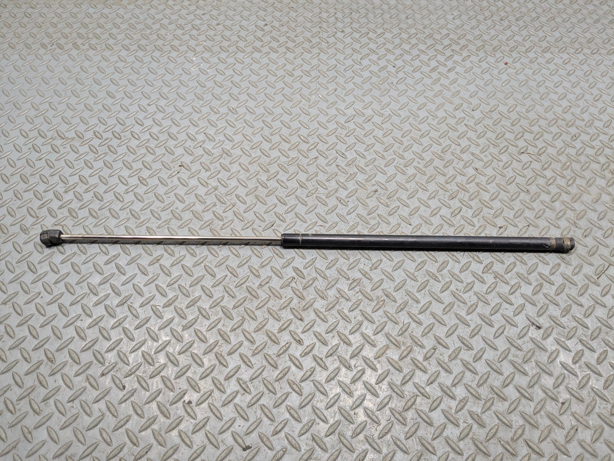 2005 - 2007 CADILLAC CTS OEM FRONT HOOD LIFT STRUT SUPPORT ASSEMBLY BLACK