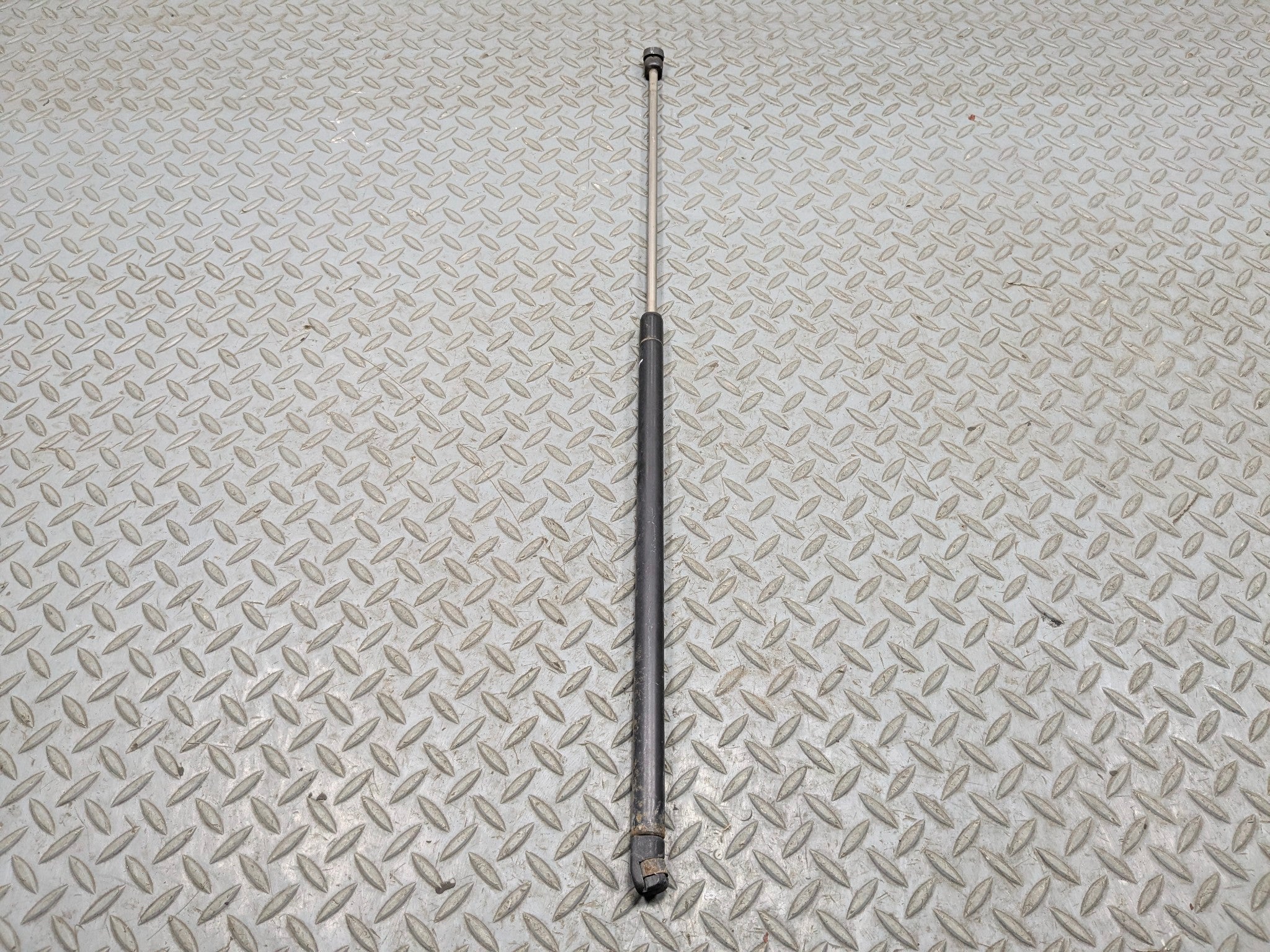 2005 - 2007 CADILLAC CTS OEM FRONT HOOD LIFT STRUT SUPPORT ASSEMBLY BLACK