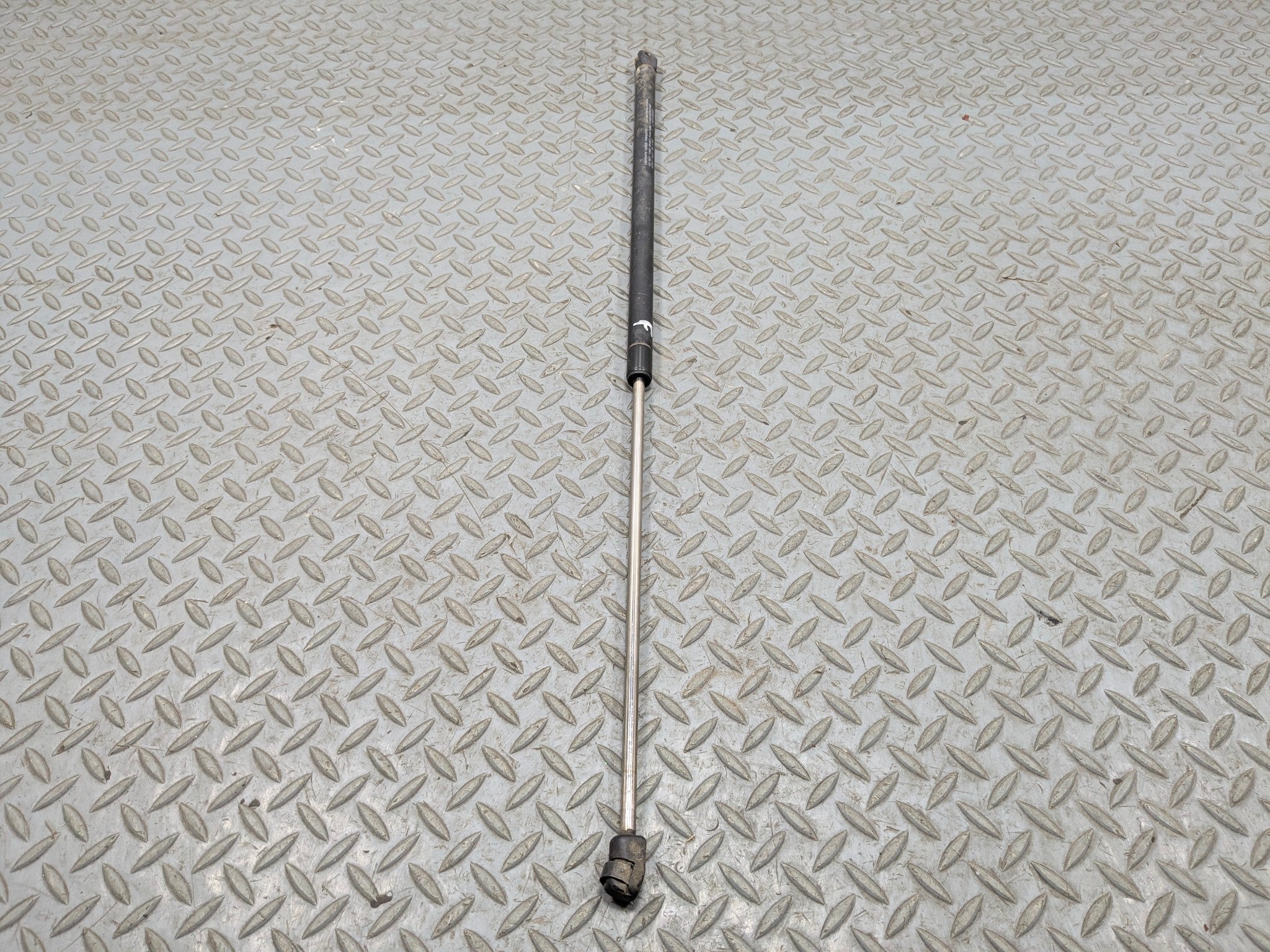 2005 - 2007 CADILLAC CTS OEM FRONT HOOD LIFT STRUT SUPPORT ASSEMBLY BLACK