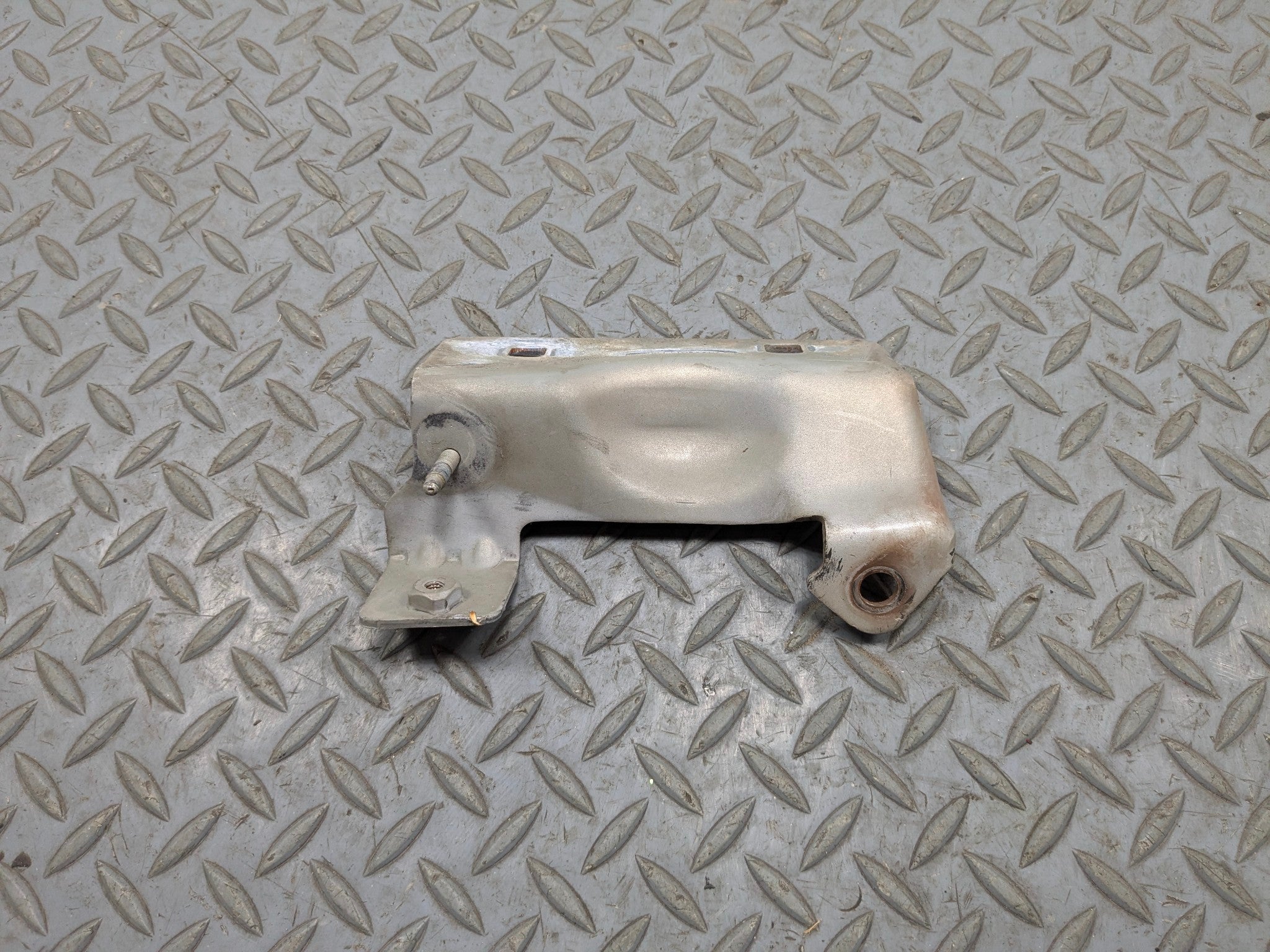 2005 - 2007 CADILLAC CTS OEM HOOD HINGE FRONT LEFT DRIVER SIDE