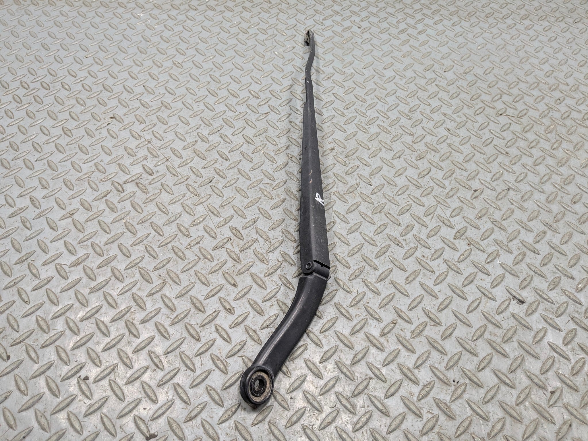 2005 - 2007 CADILLAC CTS OEM WINDSHIELD WIPER ARM FRONT RIGHT PASSENGER SIDE