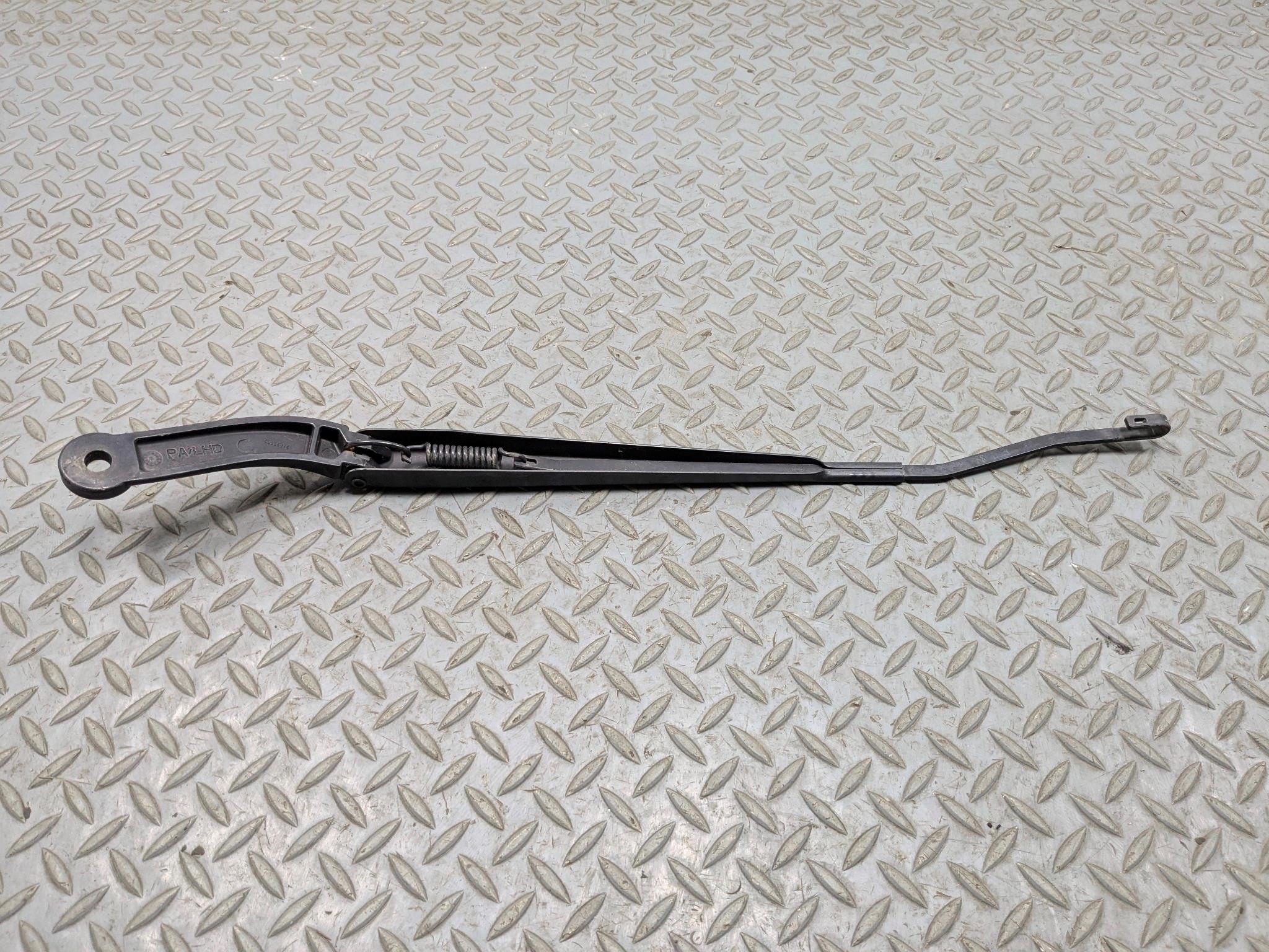2005 - 2007 CADILLAC CTS OEM WINDSHIELD WIPER ARM FRONT RIGHT PASSENGER SIDE