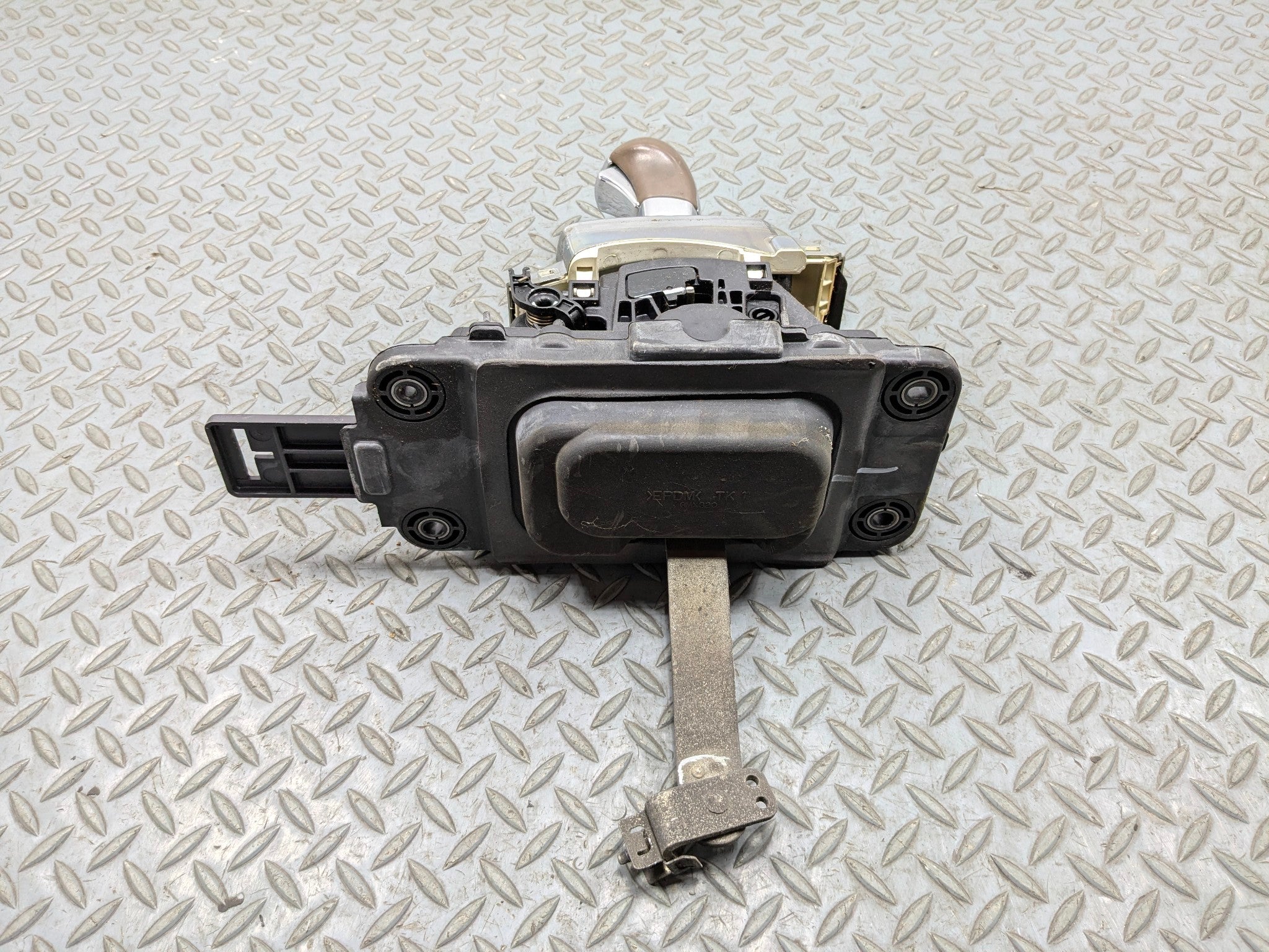 2005 - 2007 CADILLAC CTS OEM AUTO TRANSMISSION FLOOR SHIFTER WITH HANDLE KNOB