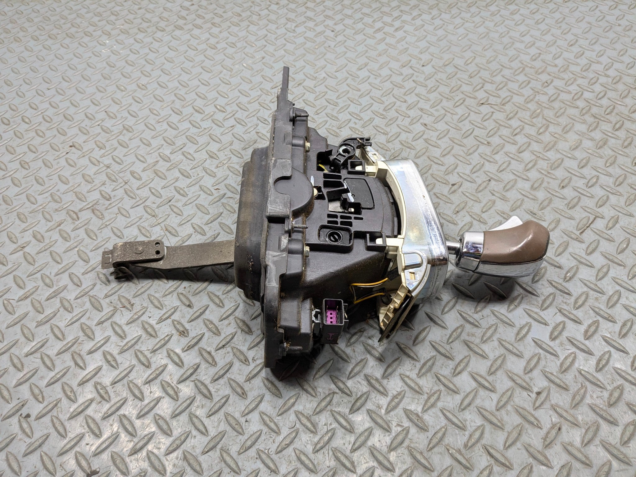 2005 - 2007 CADILLAC CTS OEM AUTO TRANSMISSION FLOOR SHIFTER WITH HANDLE KNOB