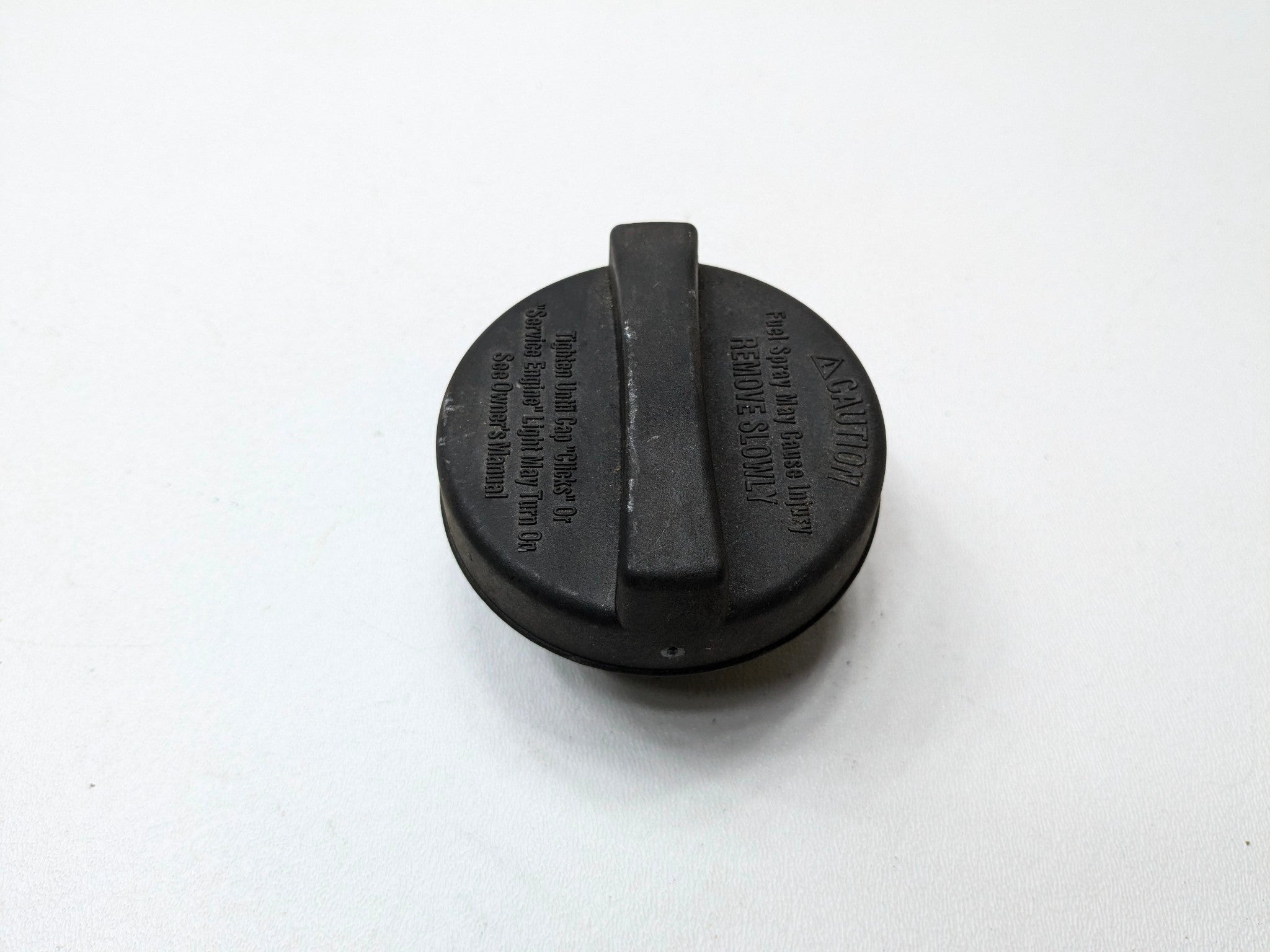 2005 - 2007 CADILLAC CTS OEM FUEL GAS TANK FILLER CAP ASSEMBLY