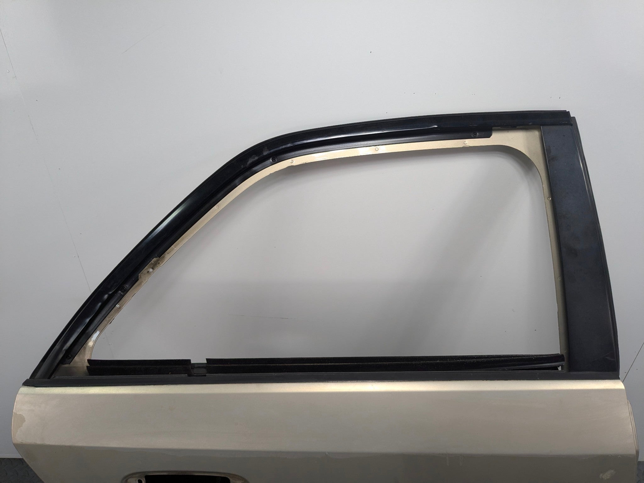 2005 - 2007 CADILLAC CTS OEM DOOR SHELL PANEL RADIANT BRONZE REAR RIGHT SIDE