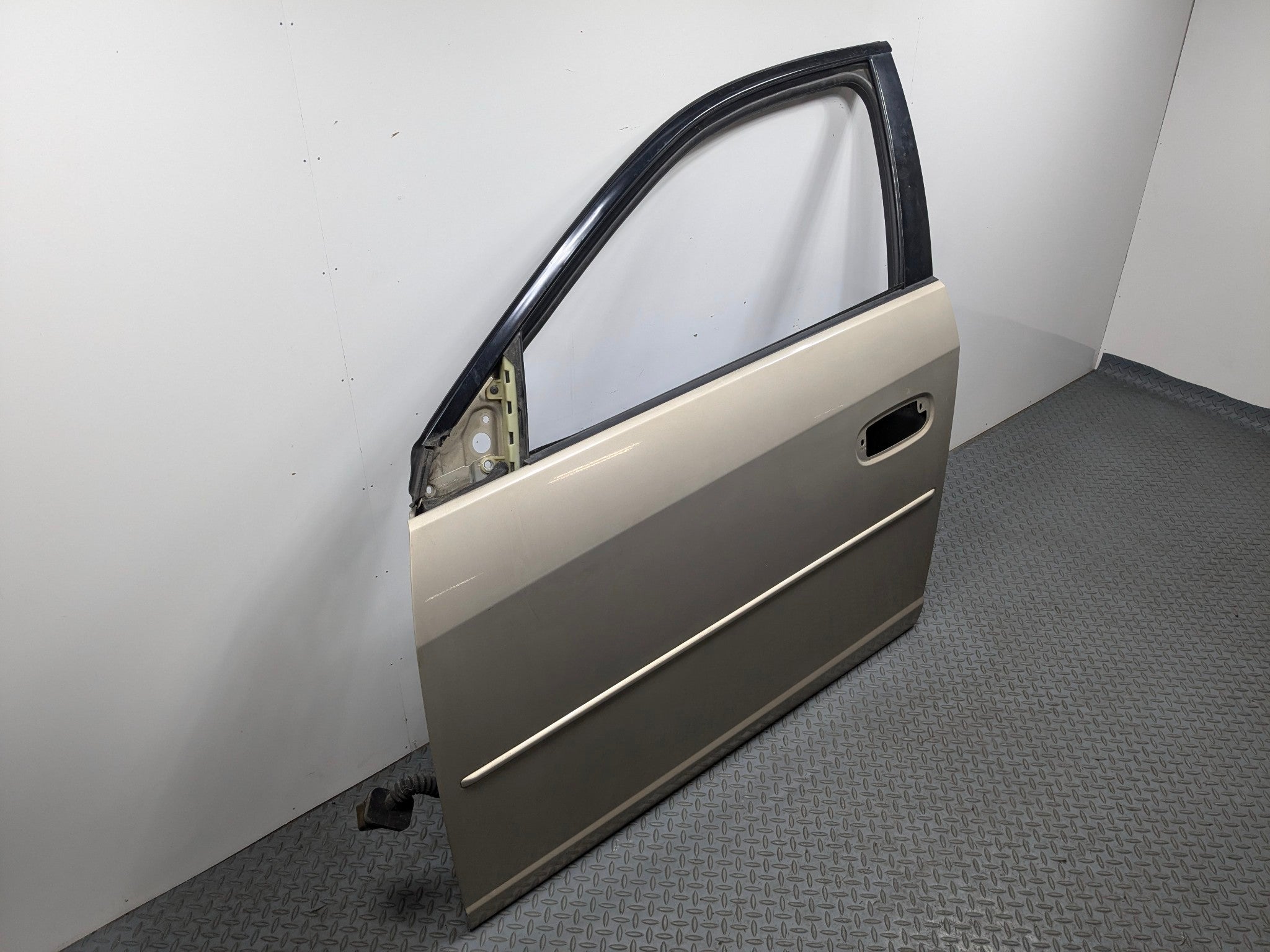 05 - 07 CADILLAC CTS OEM DOOR SHELL PANEL RADIANT BRONZE FRONT LEFT DRIVER SIDE