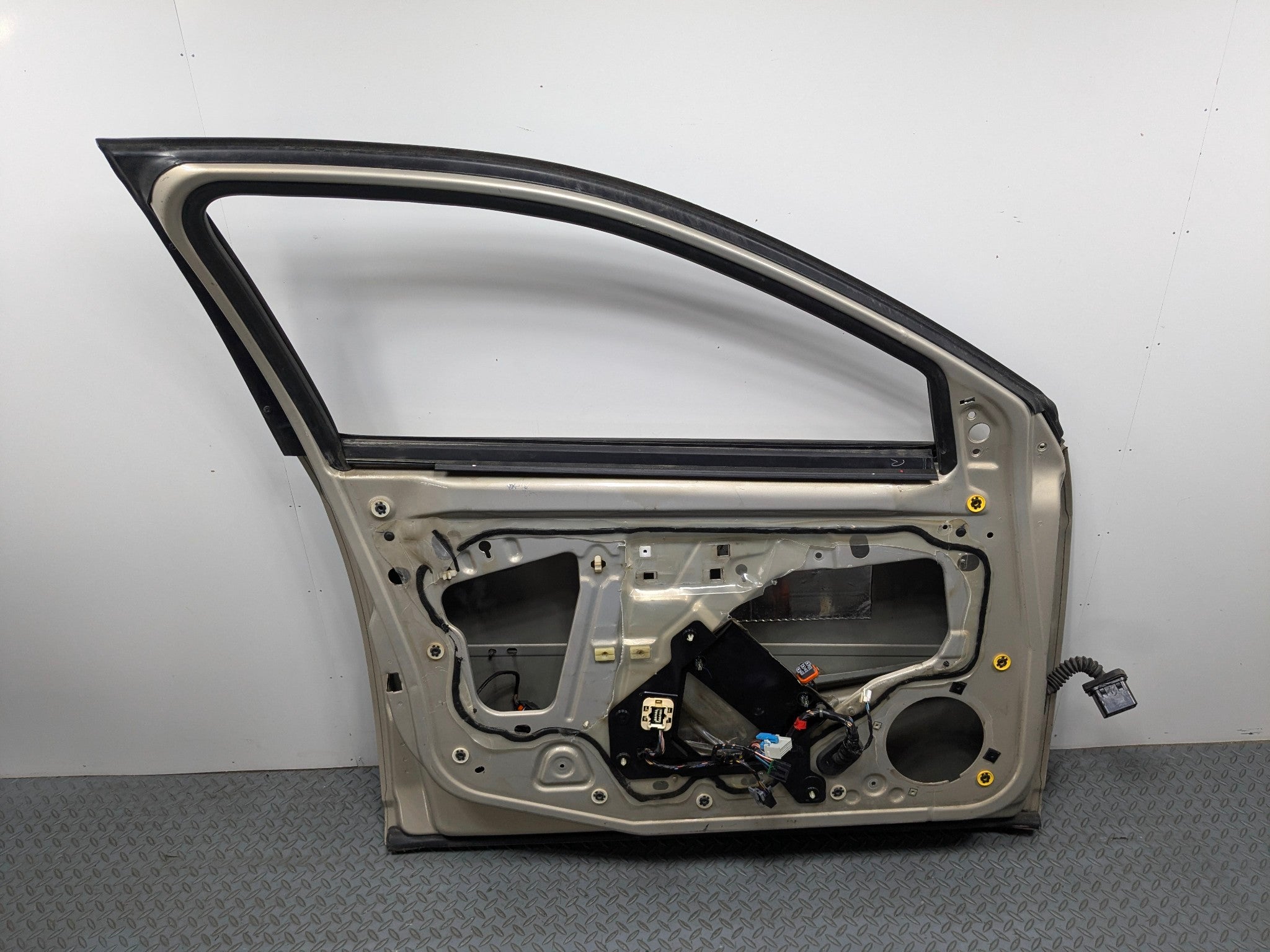 05 - 07 CADILLAC CTS OEM DOOR SHELL PANEL RADIANT BRONZE FRONT LEFT DRIVER SIDE