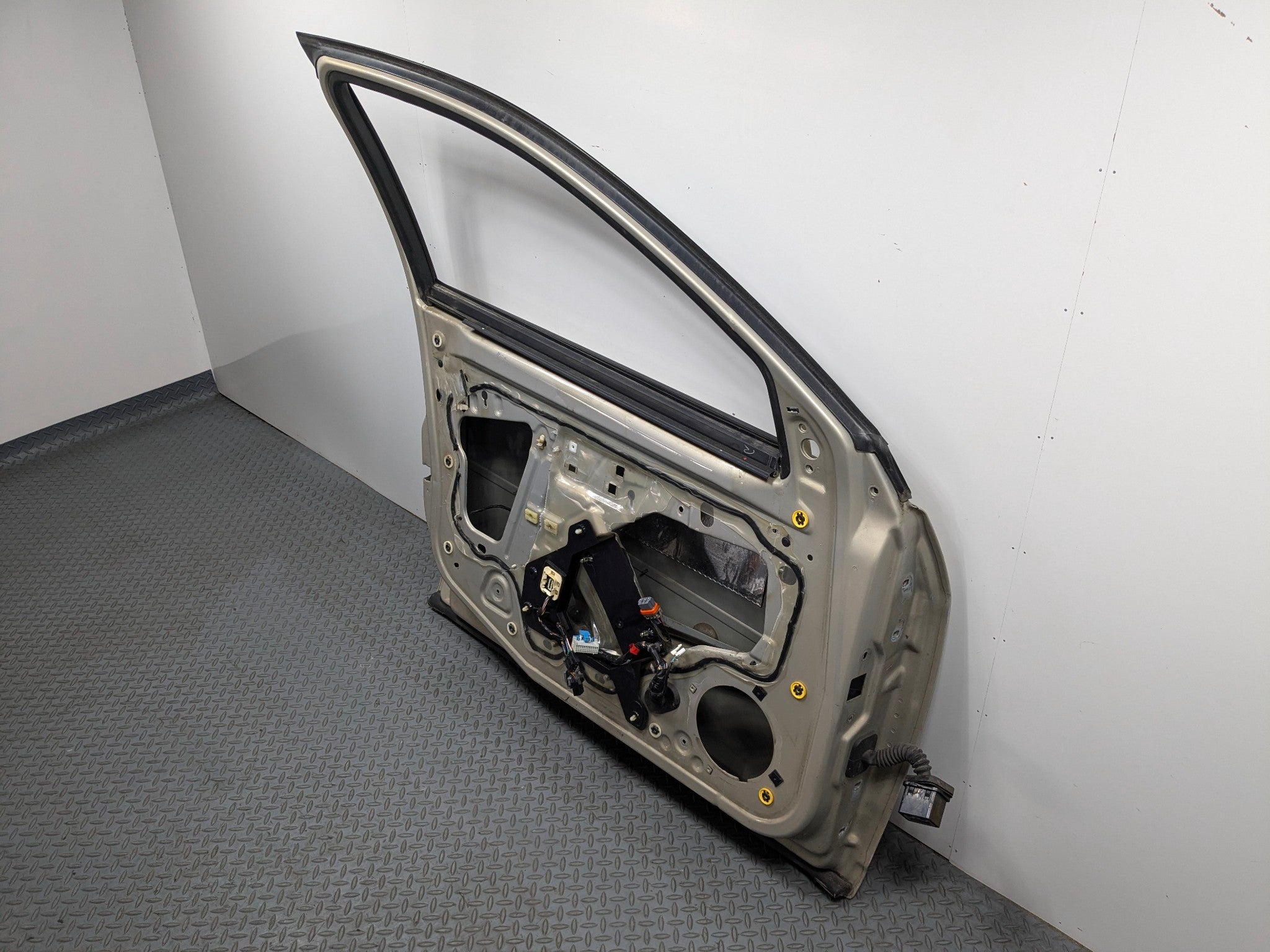 05 - 07 CADILLAC CTS OEM DOOR SHELL PANEL RADIANT BRONZE FRONT LEFT DRIVER SIDE