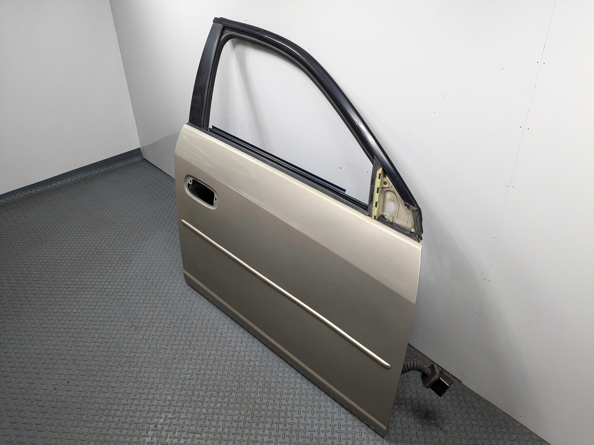 2005 - 2007 CADILLAC CTS OEM DOOR SHELL PANEL RADIANT BRONZE FRONT RIGHT SIDE