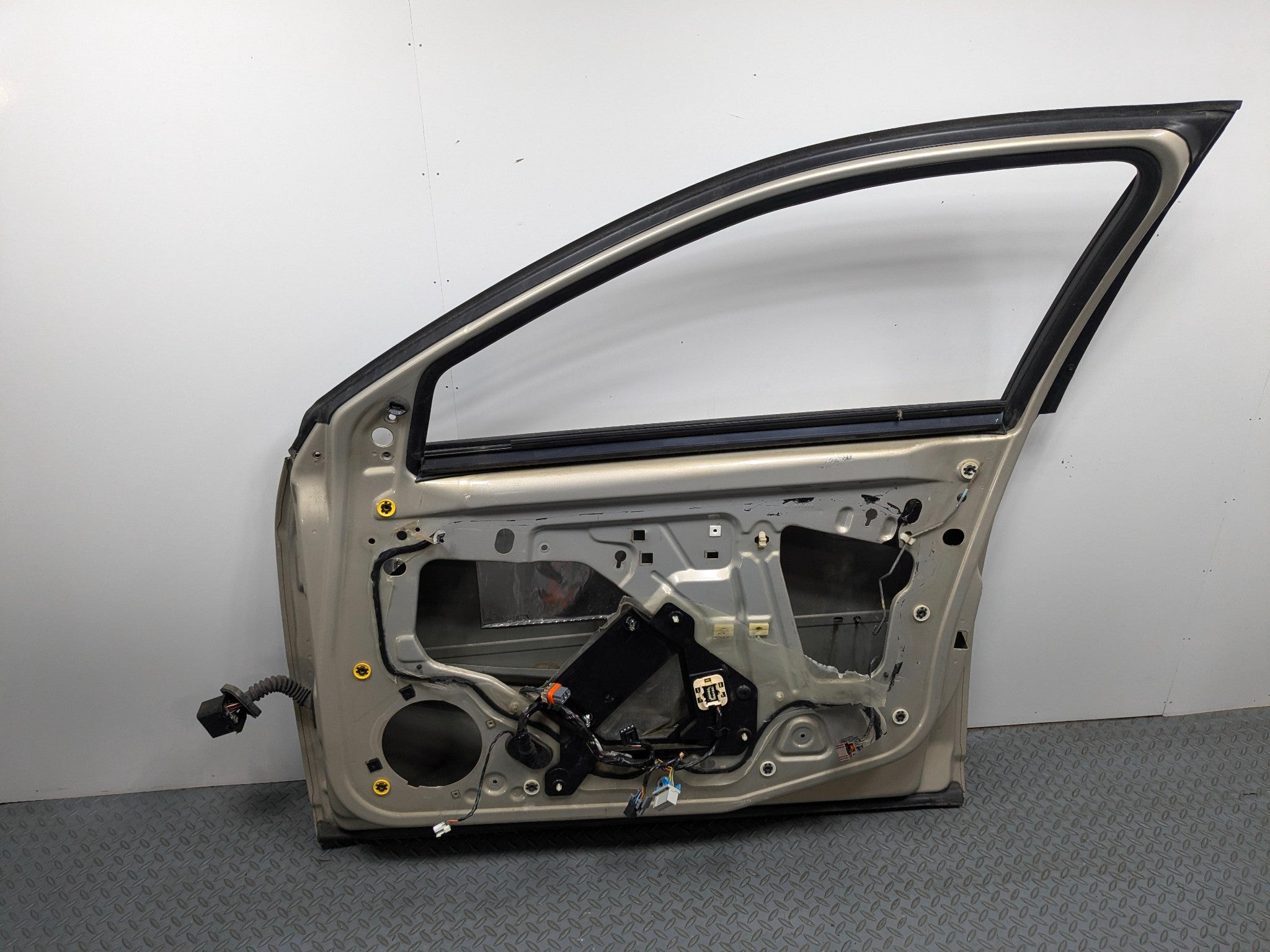 2005 - 2007 CADILLAC CTS OEM DOOR SHELL PANEL RADIANT BRONZE FRONT RIGHT SIDE