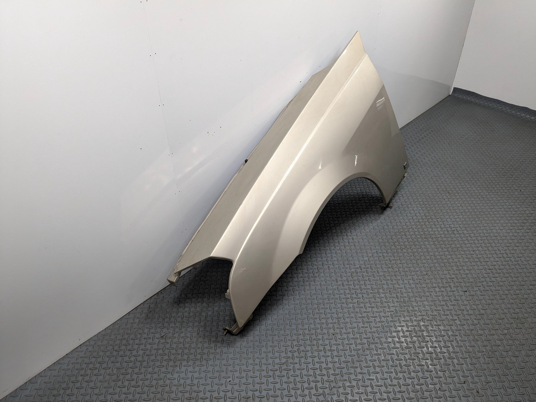 2005 - 2007 CADILLAC CTS OEM FENDER COVER PANEL RADIANT BRONZE FRONT LEFT SIDE