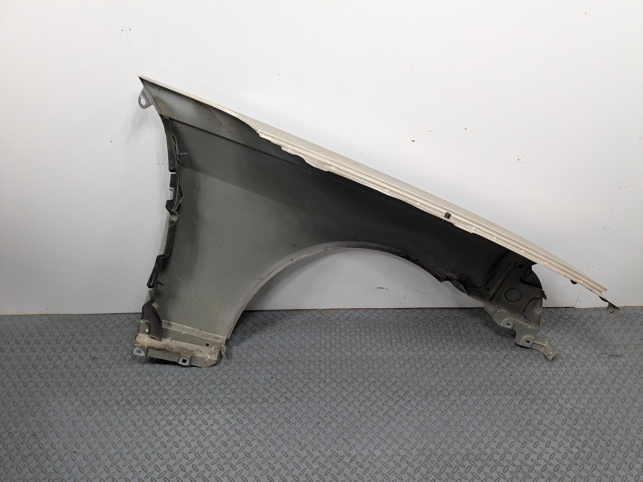 2005 - 2007 CADILLAC CTS OEM FENDER COVER PANEL RADIANT BRONZE FRONT LEFT SIDE