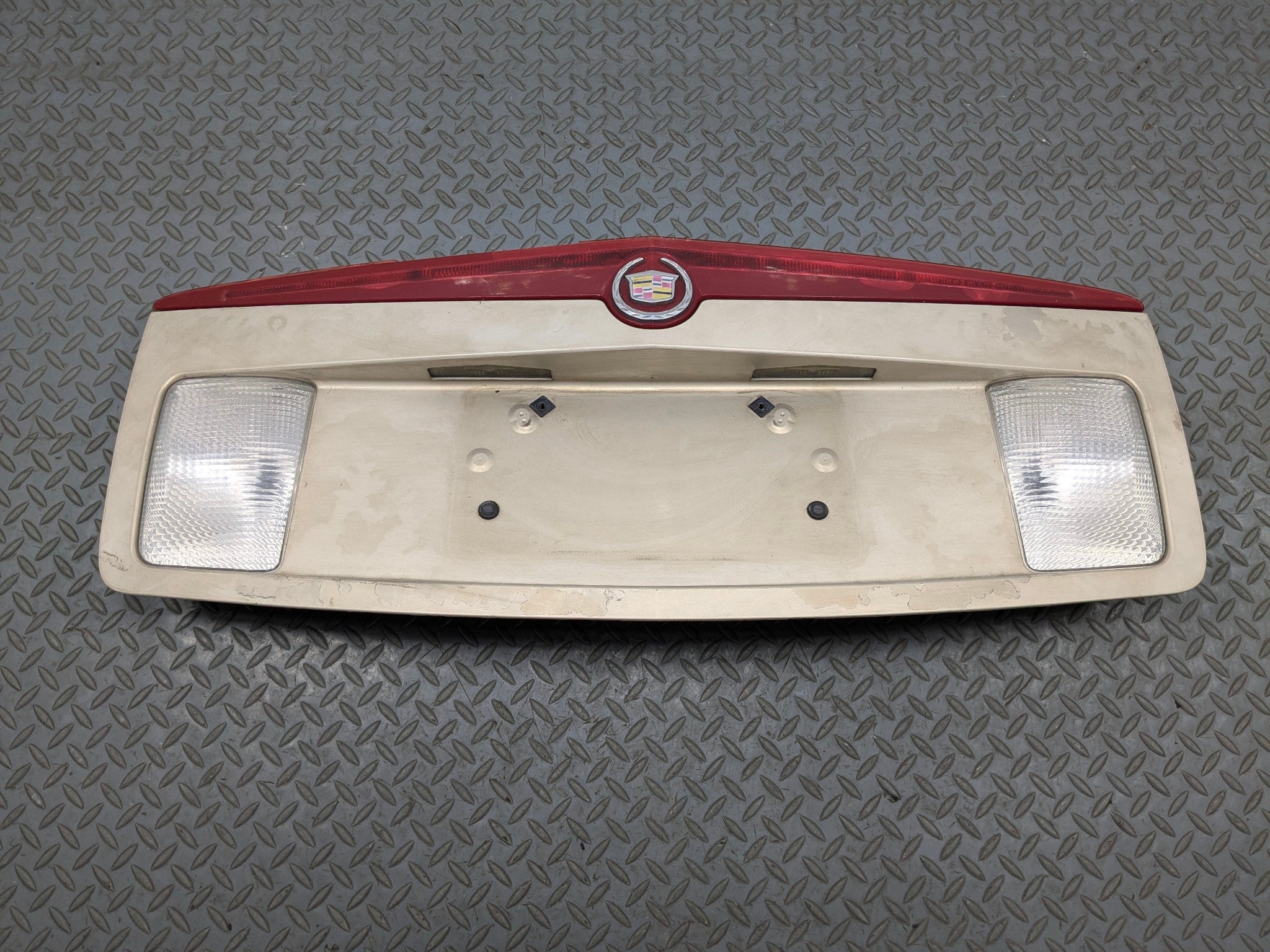 05 - 07 CADILLAC CTS OEM LICENSE PLATE PANEL WITH TRUNK LID BEZEL BRAKE LIGHT