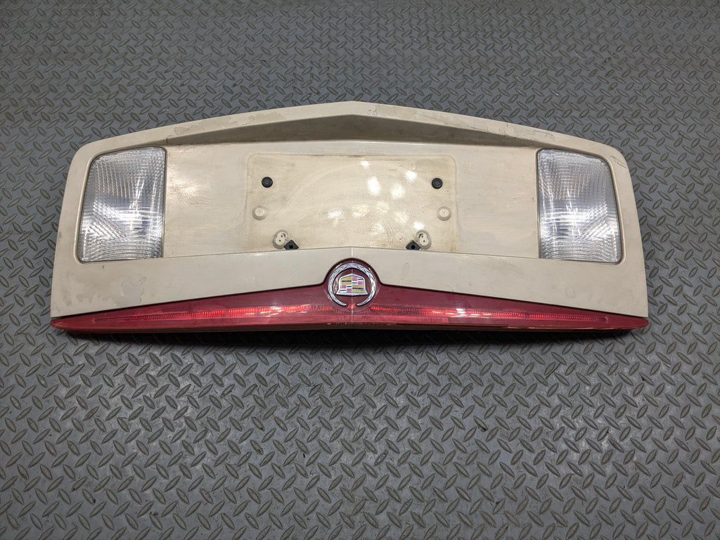 05 - 07 CADILLAC CTS OEM LICENSE PLATE PANEL WITH TRUNK LID BEZEL BRAKE LIGHT
