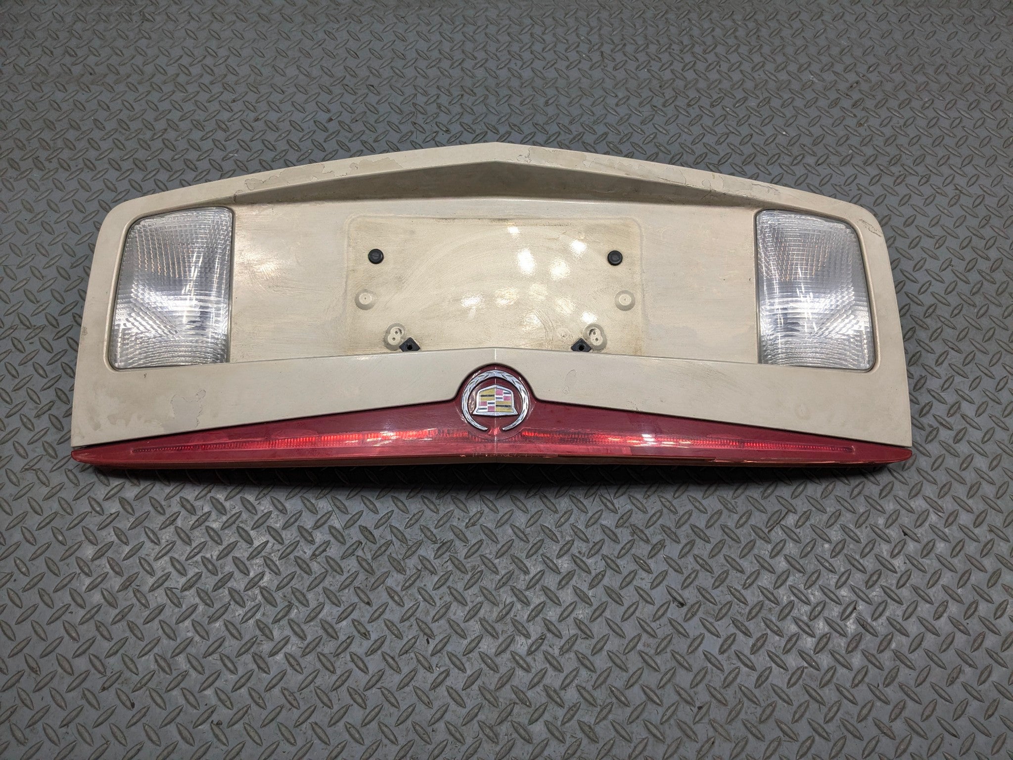05 - 07 CADILLAC CTS OEM LICENSE PLATE PANEL WITH TRUNK LID BEZEL BRAKE LIGHT