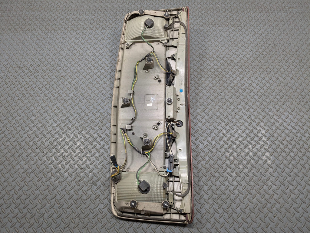 05 - 07 CADILLAC CTS OEM LICENSE PLATE PANEL WITH TRUNK LID BEZEL BRAKE LIGHT