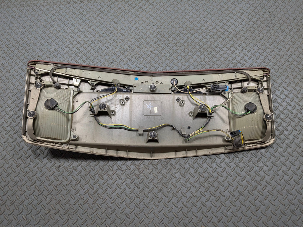 05 - 07 CADILLAC CTS OEM LICENSE PLATE PANEL WITH TRUNK LID BEZEL BRAKE LIGHT