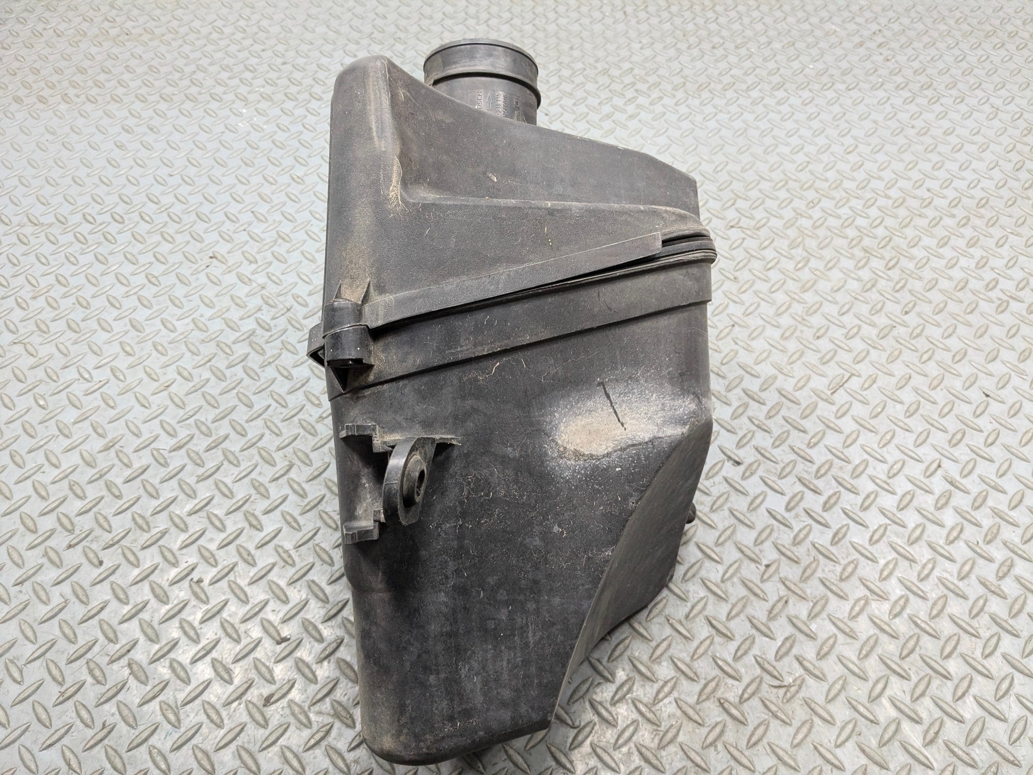 2005 - 2007 CADILLAC CTS OEM 3.6L AIR CLEANER INTAKE HOUSING FILTER BOX ASSEMBLY