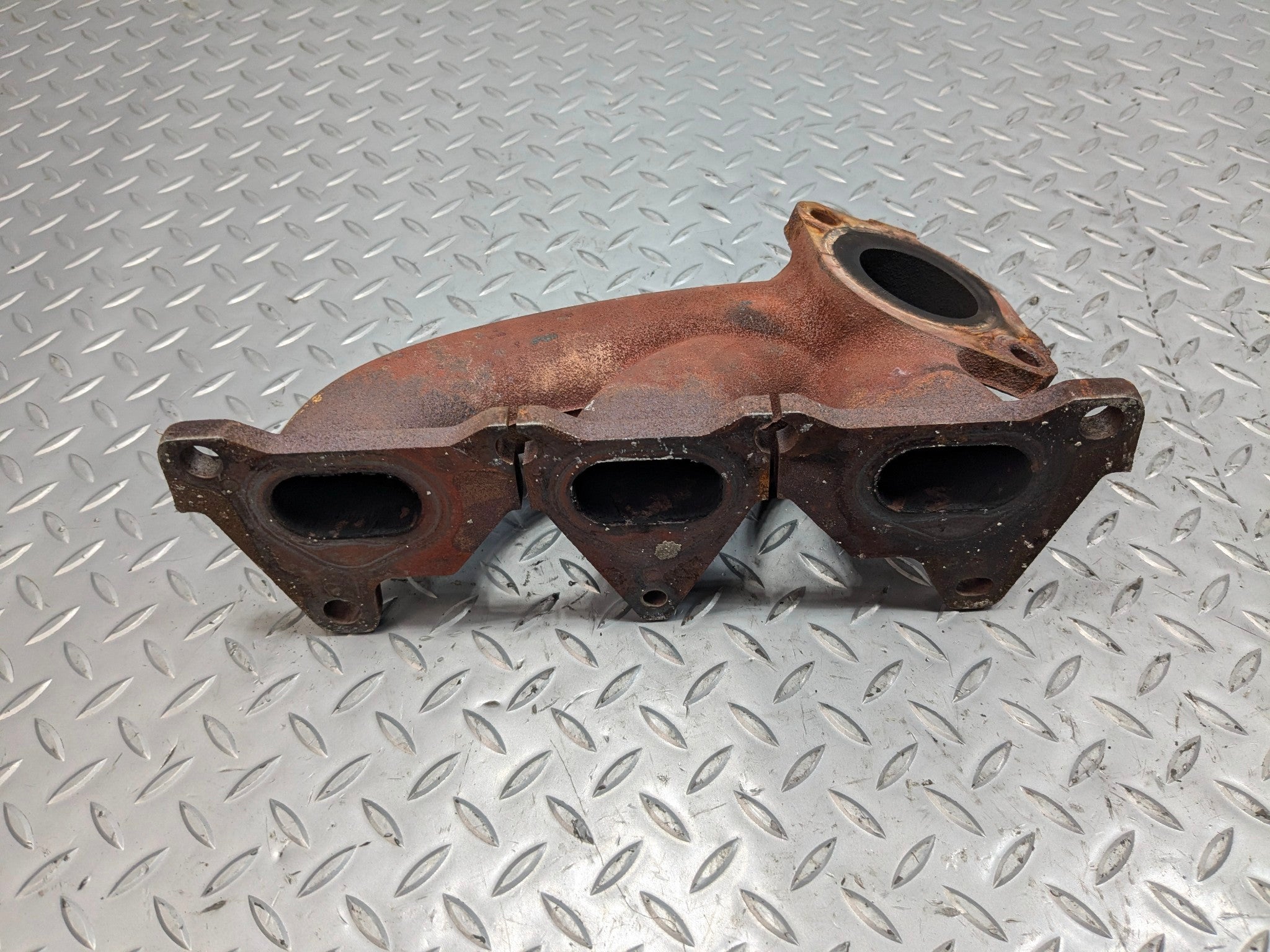 2005 - 2007 CADILLAC CTS OEM 3.6L EXHAUST MANIFOLD LEFT DRIVER SIDE