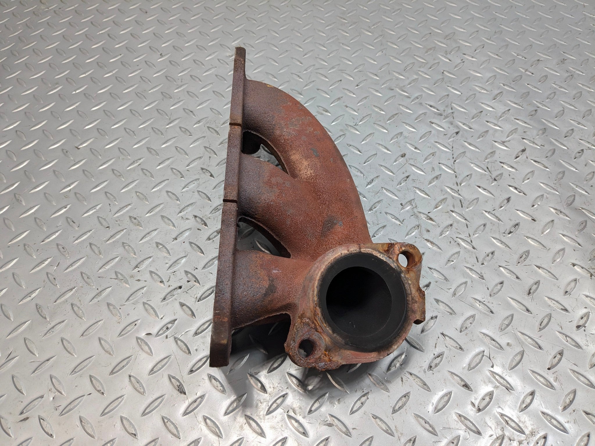 2005 - 2007 CADILLAC CTS OEM 3.6L EXHAUST MANIFOLD LEFT DRIVER SIDE