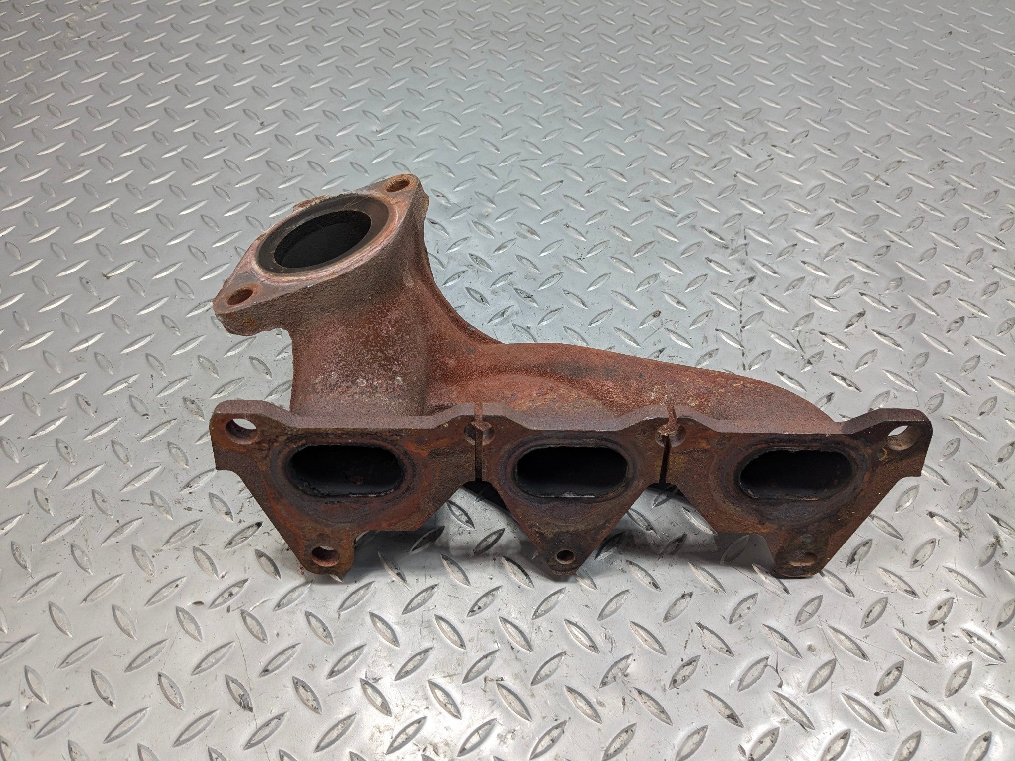 2005 - 2007 CADILLAC CTS OEM 3.6L EXHAUST MANIFOLD RIGHT PASSENGER SIDE