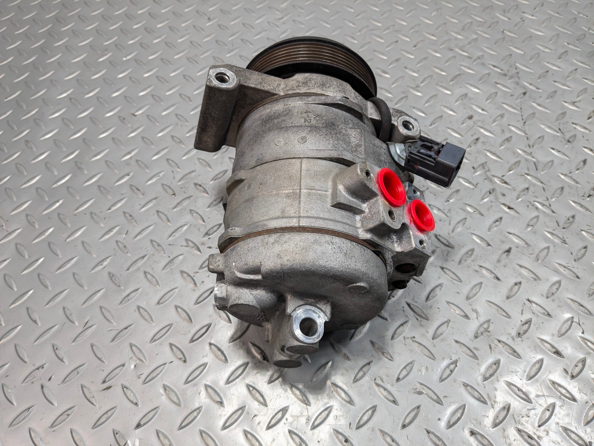 2005 - 2007 CADILLAC CTS OEM 3.6L AC AIR CONDITIONING COMPRESSOR PUMP ASSEMBLY