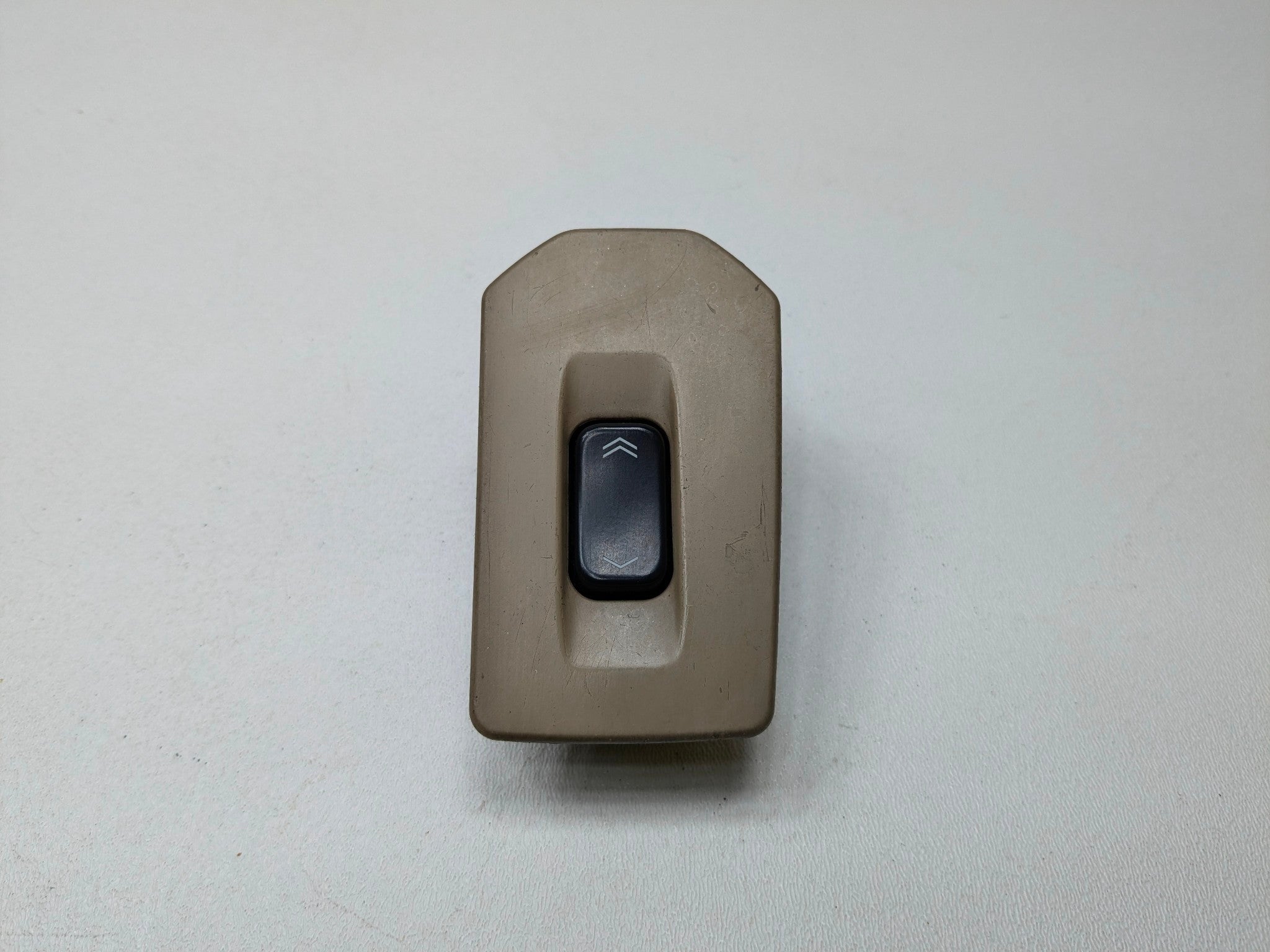 05 - 07 CADILLAC CTS OEM DOOR WINDOW CONTROL SWITCH REAR RIGHT PASSENGER SIDE