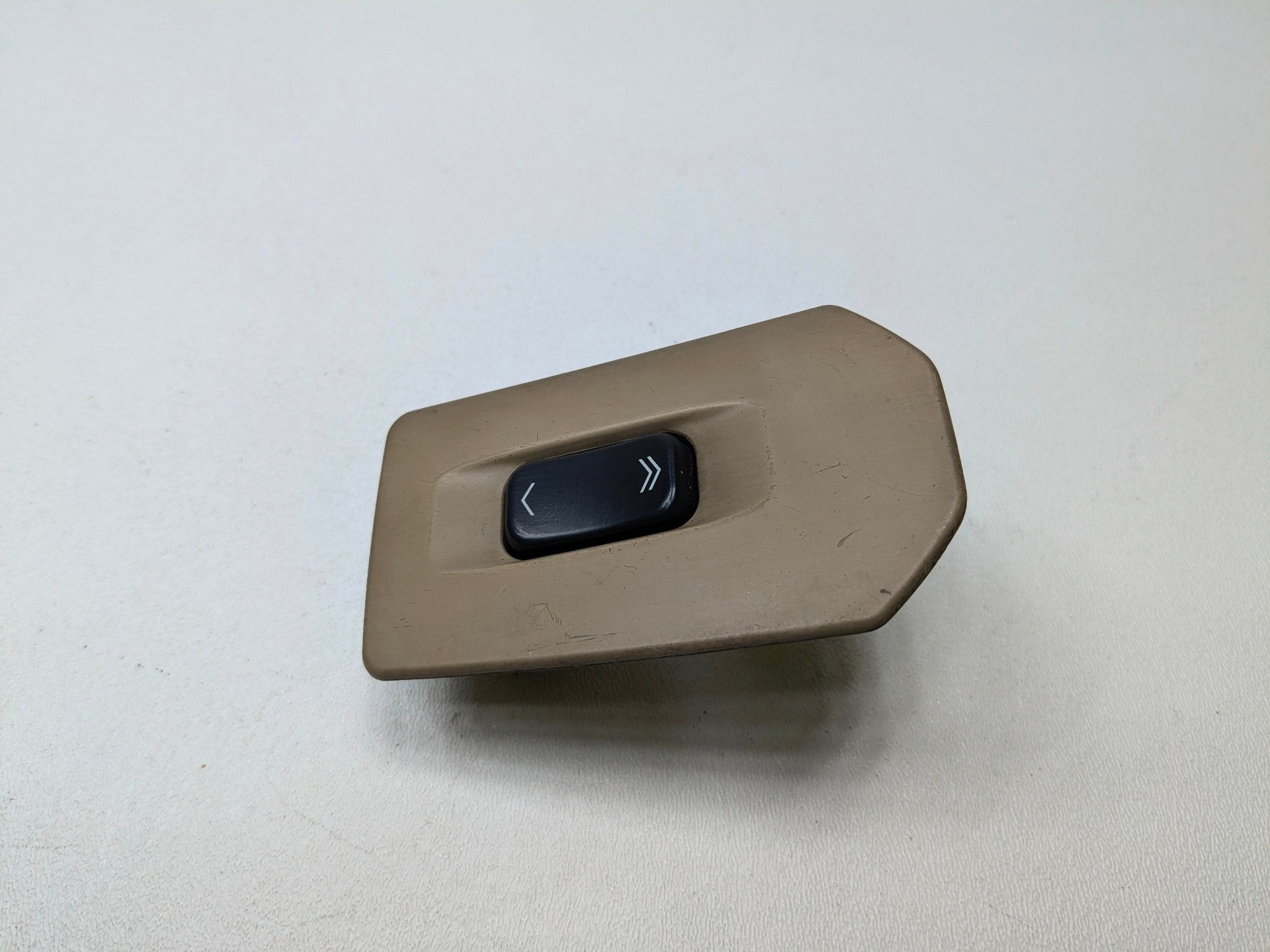 05 - 07 CADILLAC CTS OEM DOOR WINDOW CONTROL SWITCH REAR RIGHT PASSENGER SIDE