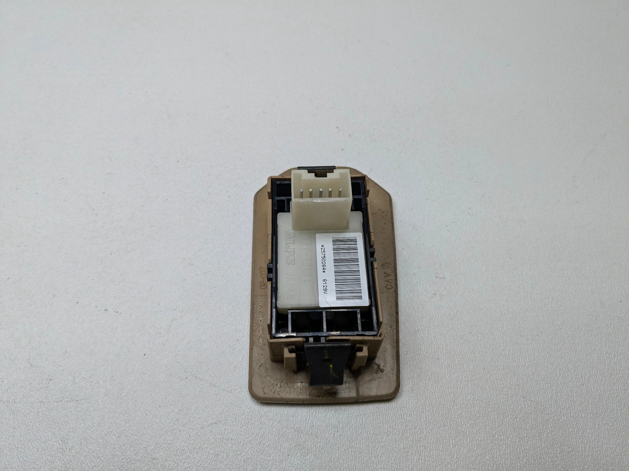 2005 - 2007 CADILLAC CTS OEM DOOR WINDOW CONTROL SWITCH REAR LEFT DRIVER SIDE