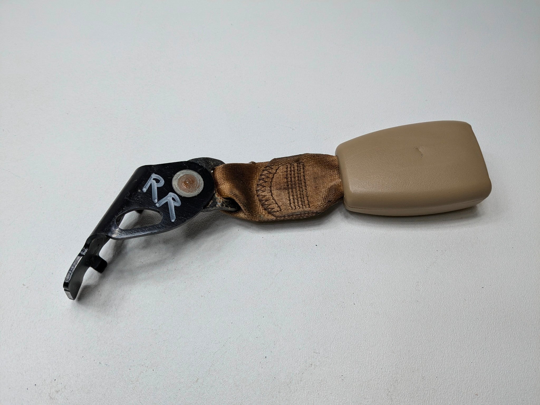 2005 - 2007 CADILLAC CTS OEM SEAT BELT BUCKLE RECEIVER REAR RIGHT PASSENGER SIDE