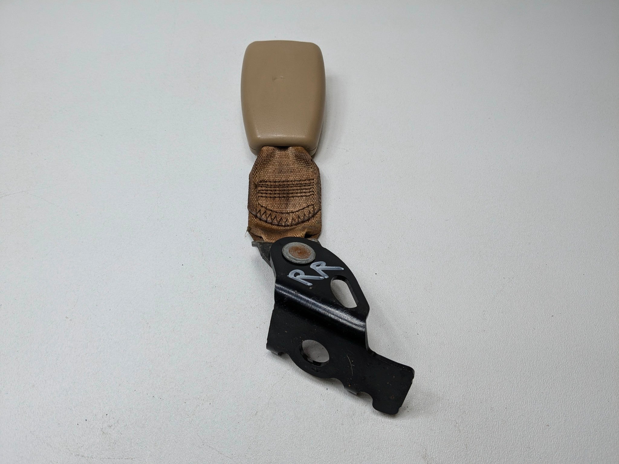 2005 - 2007 CADILLAC CTS OEM SEAT BELT BUCKLE RECEIVER REAR RIGHT PASSENGER SIDE
