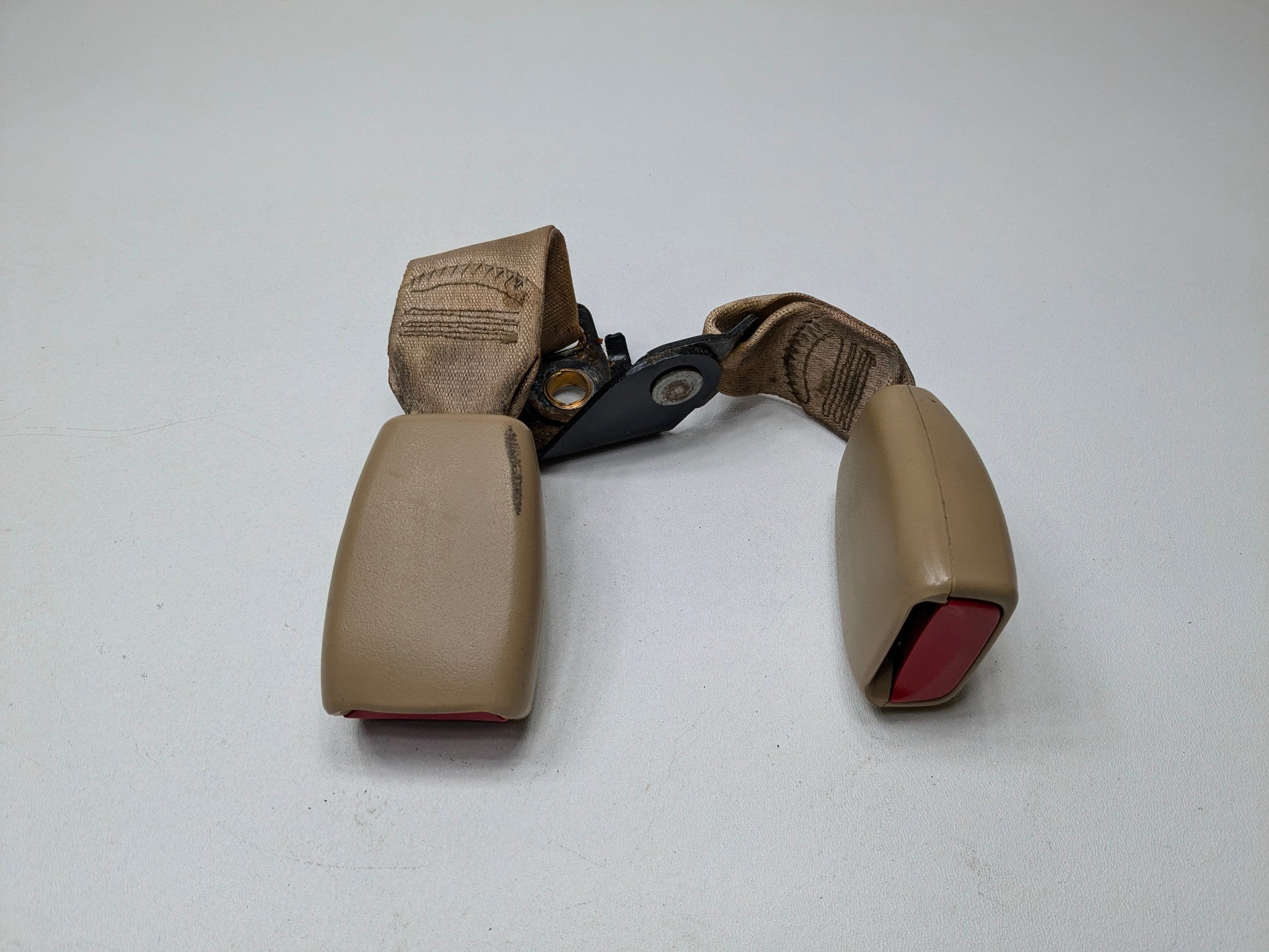 2005 - 2007 CADILLAC CTS OEM SEAT BELT BUCKLE RECEIVER REAR LEFT DRIVER SIDE