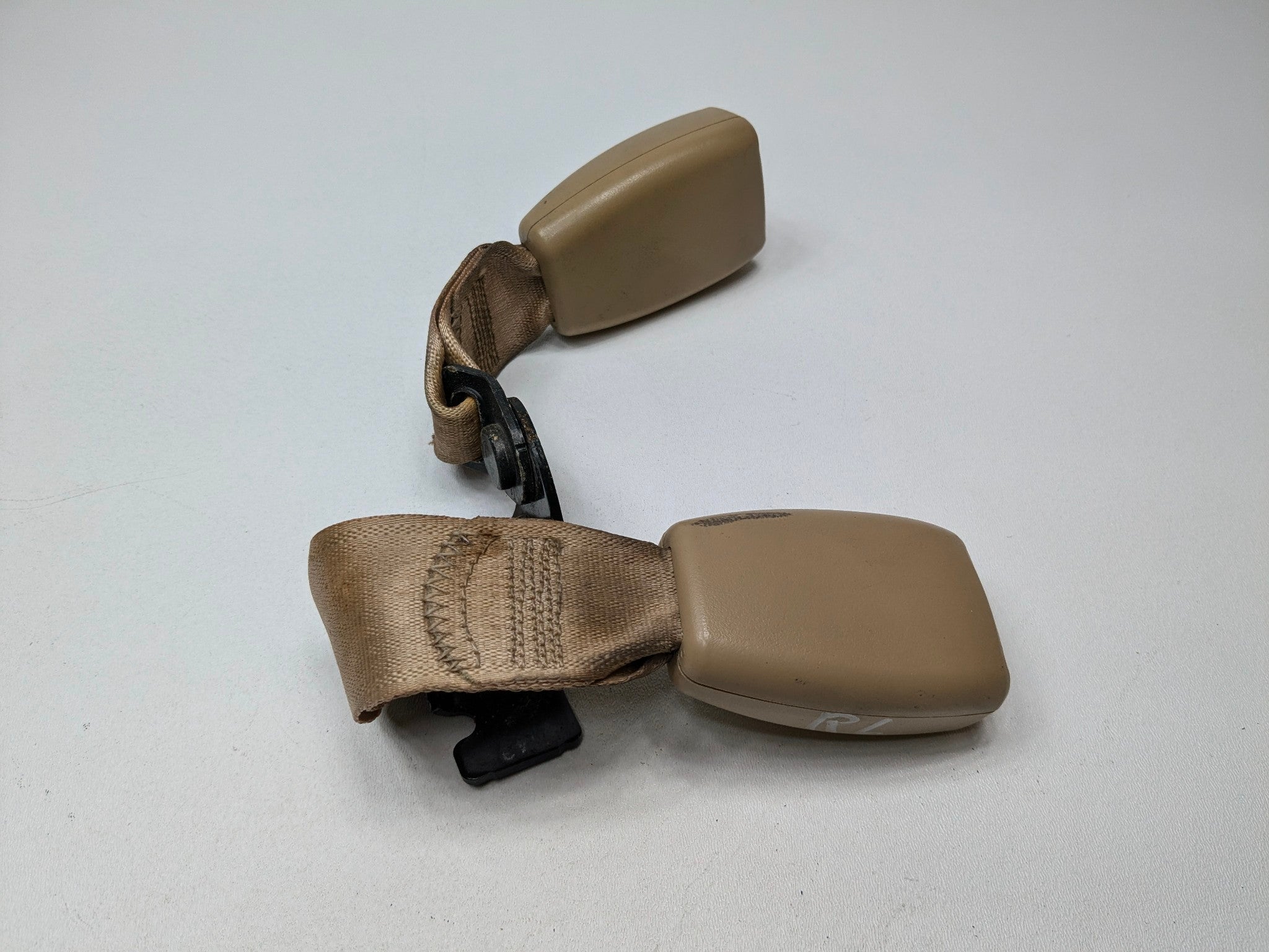 2005 - 2007 CADILLAC CTS OEM SEAT BELT BUCKLE RECEIVER REAR LEFT DRIVER SIDE