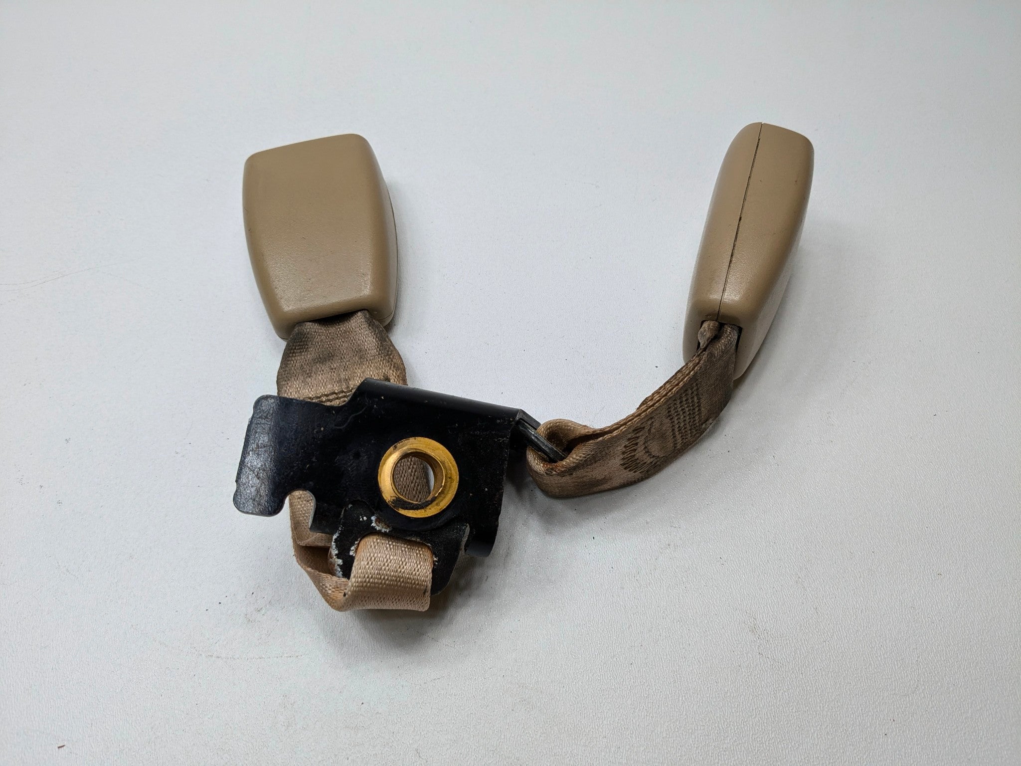 2005 - 2007 CADILLAC CTS OEM SEAT BELT BUCKLE RECEIVER REAR LEFT DRIVER SIDE